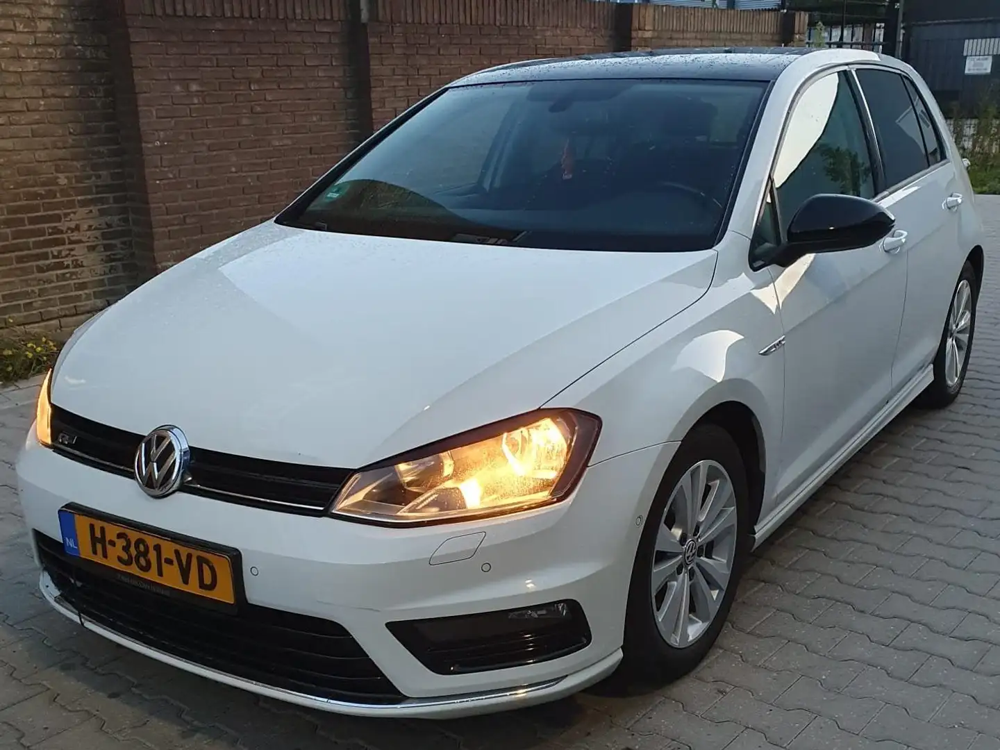 Volkswagen Golf VolswagenGolf 7 1.4 TSI 150pkR Line Cup-met Schade Wit - 1