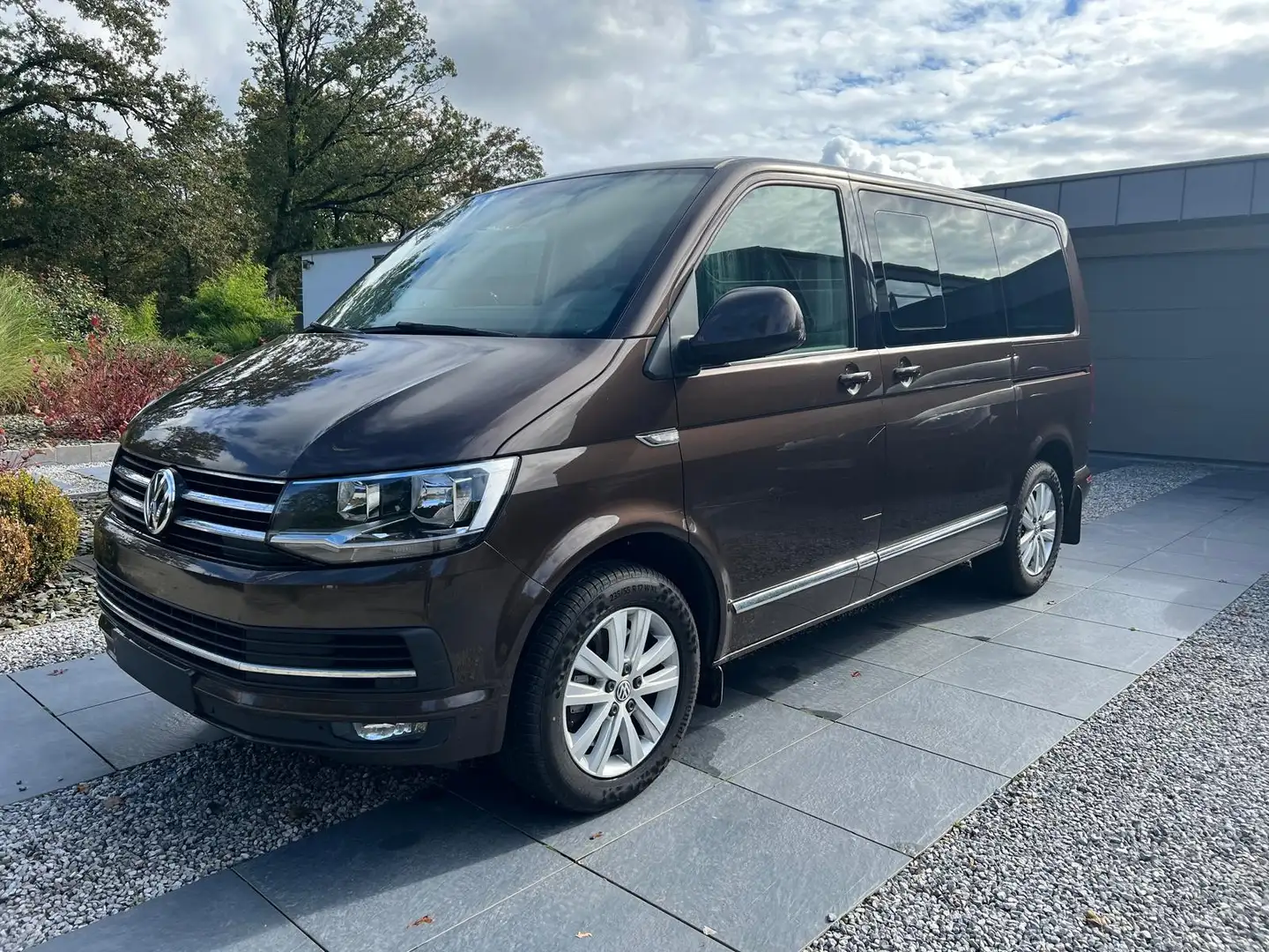 Volkswagen T6.1 Caravelle Double cabine UTILITAIRE Highline - TVAC Maro - 1