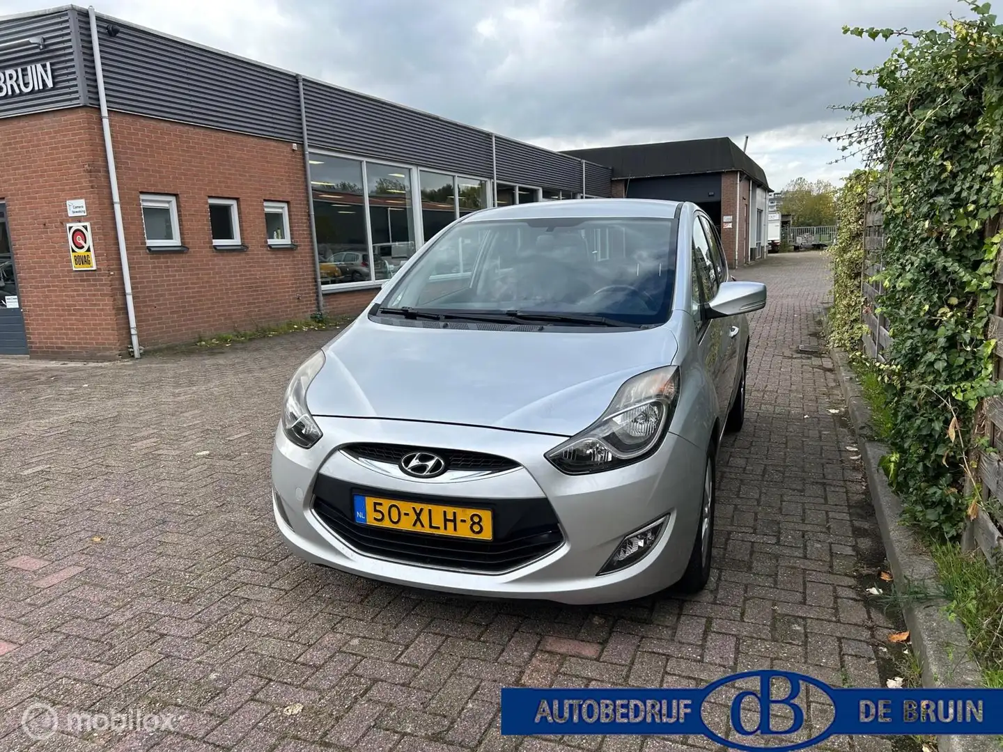 Hyundai iX20 1.6i i-Vision Automaat Gris - 2