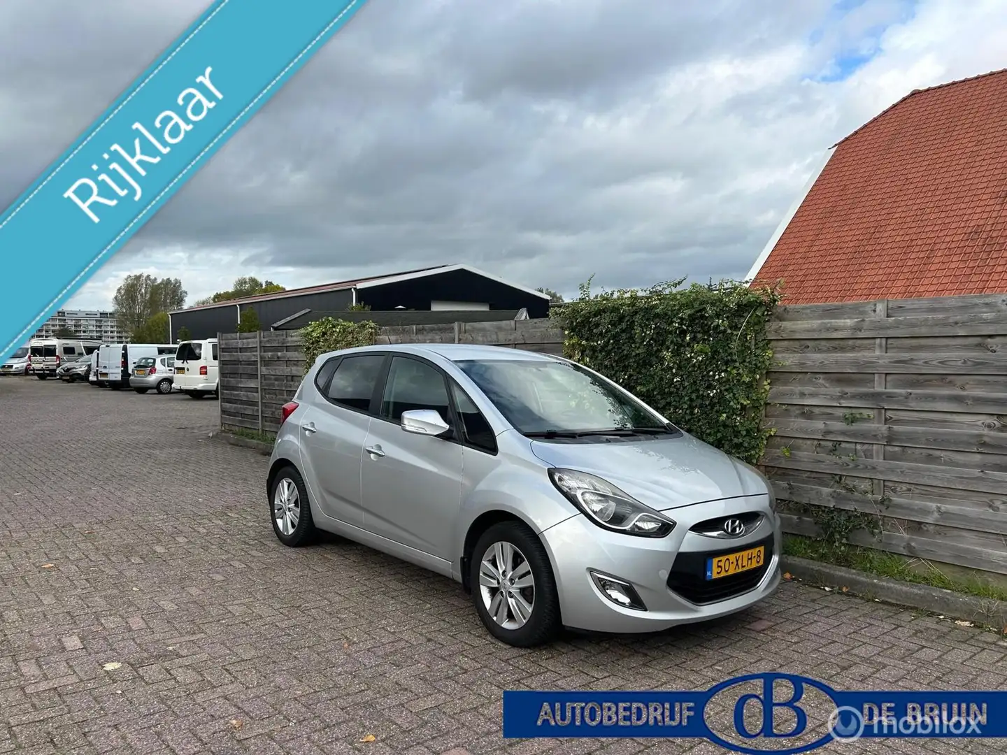 Hyundai iX20 1.6i i-Vision Automaat Gris - 1