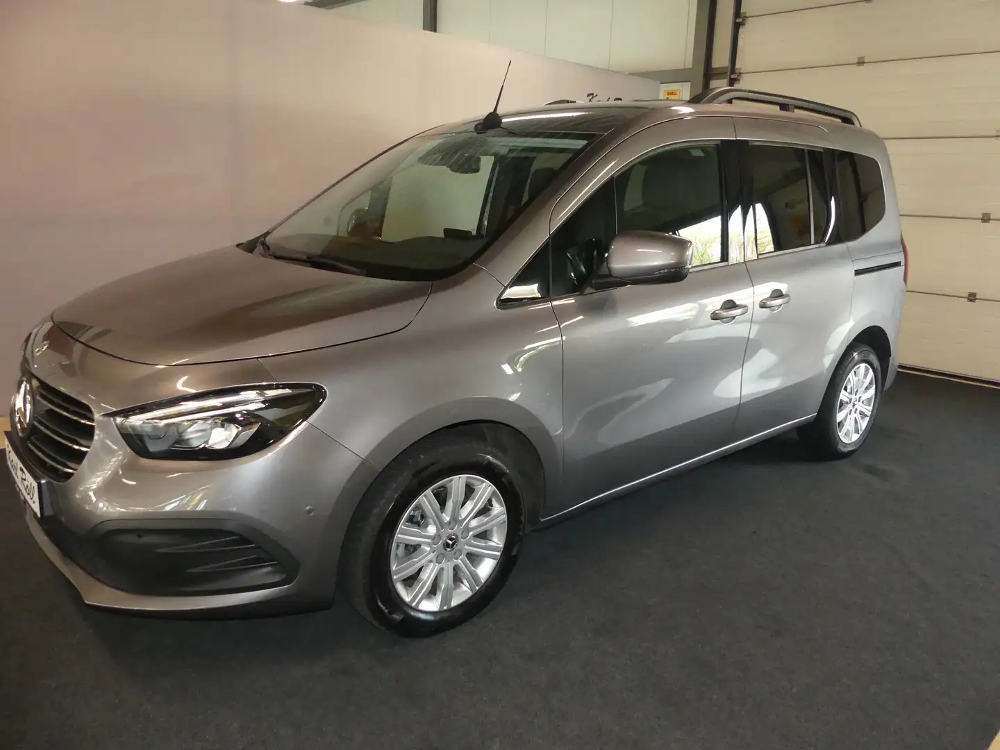 Mercedes-Benz T-Klasse 180 d PROGRESSIVE, LED, NAVI, PTS & KAMERA, AHK. Grau - 1