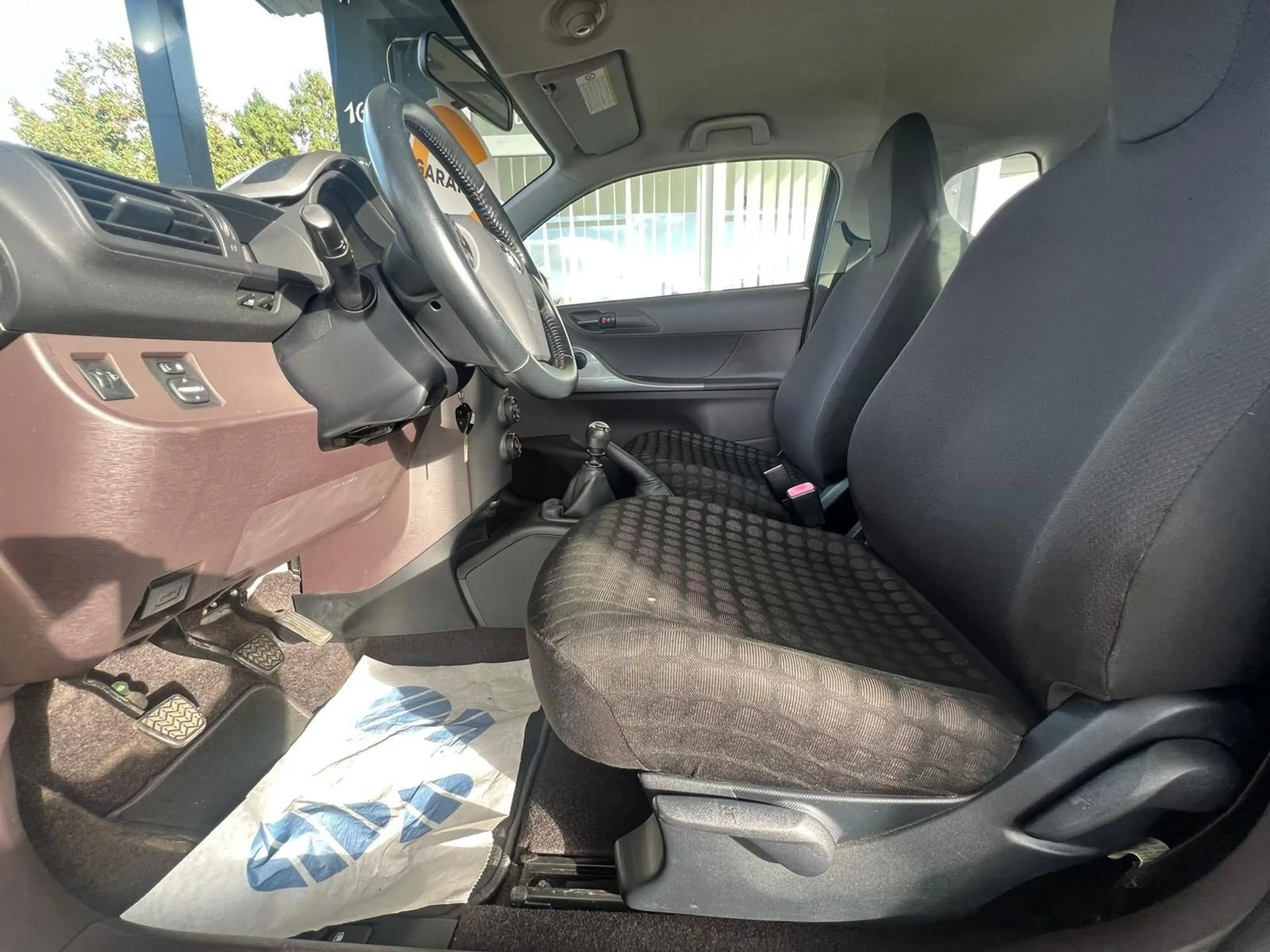Toyota iQ Basis 1.0 VVT-i * 2.Hand* TÜV Neu* — photo 13
