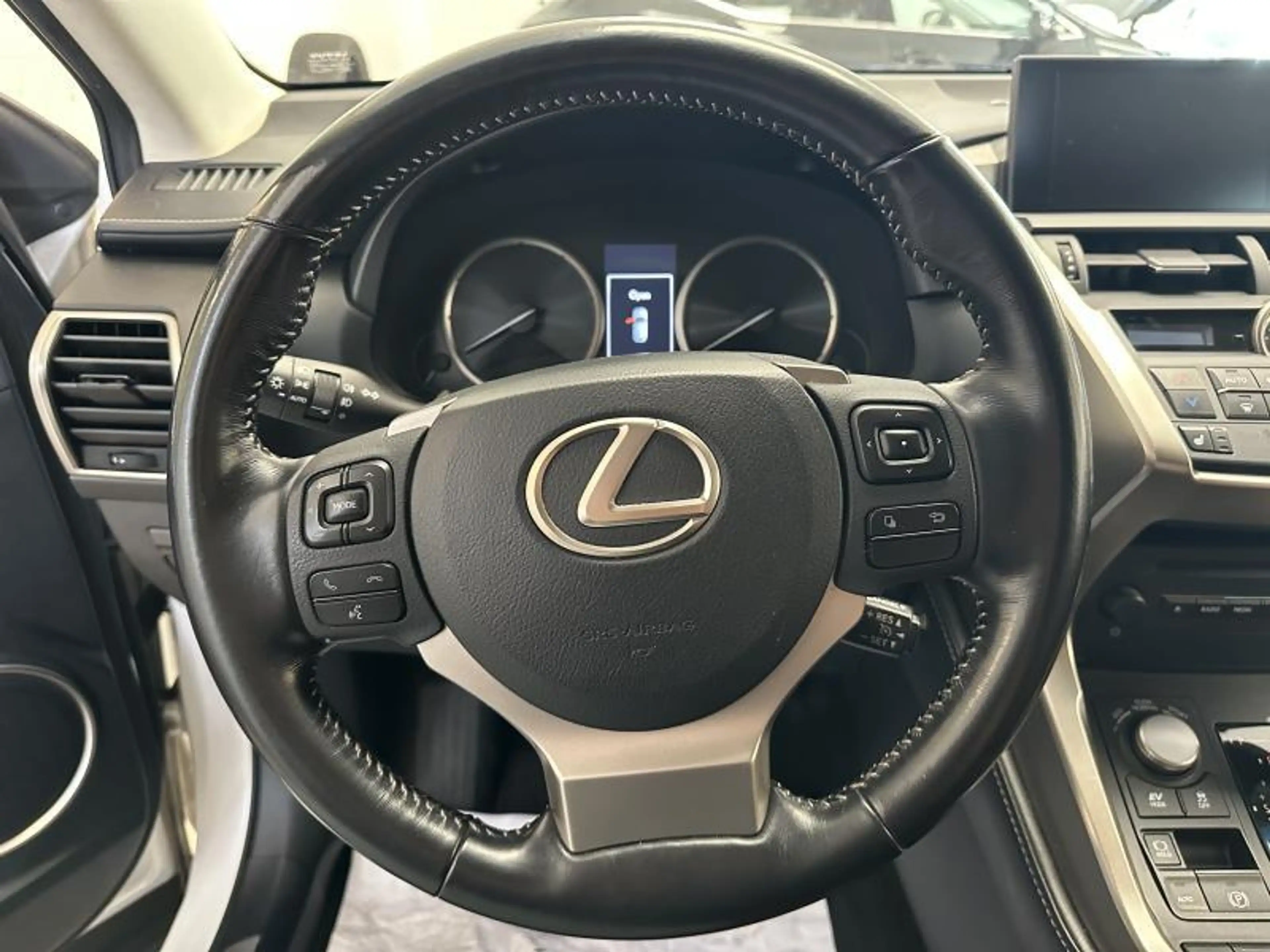Lexus NX 300h 2.5 HYB EXECUTIVE — photo 12