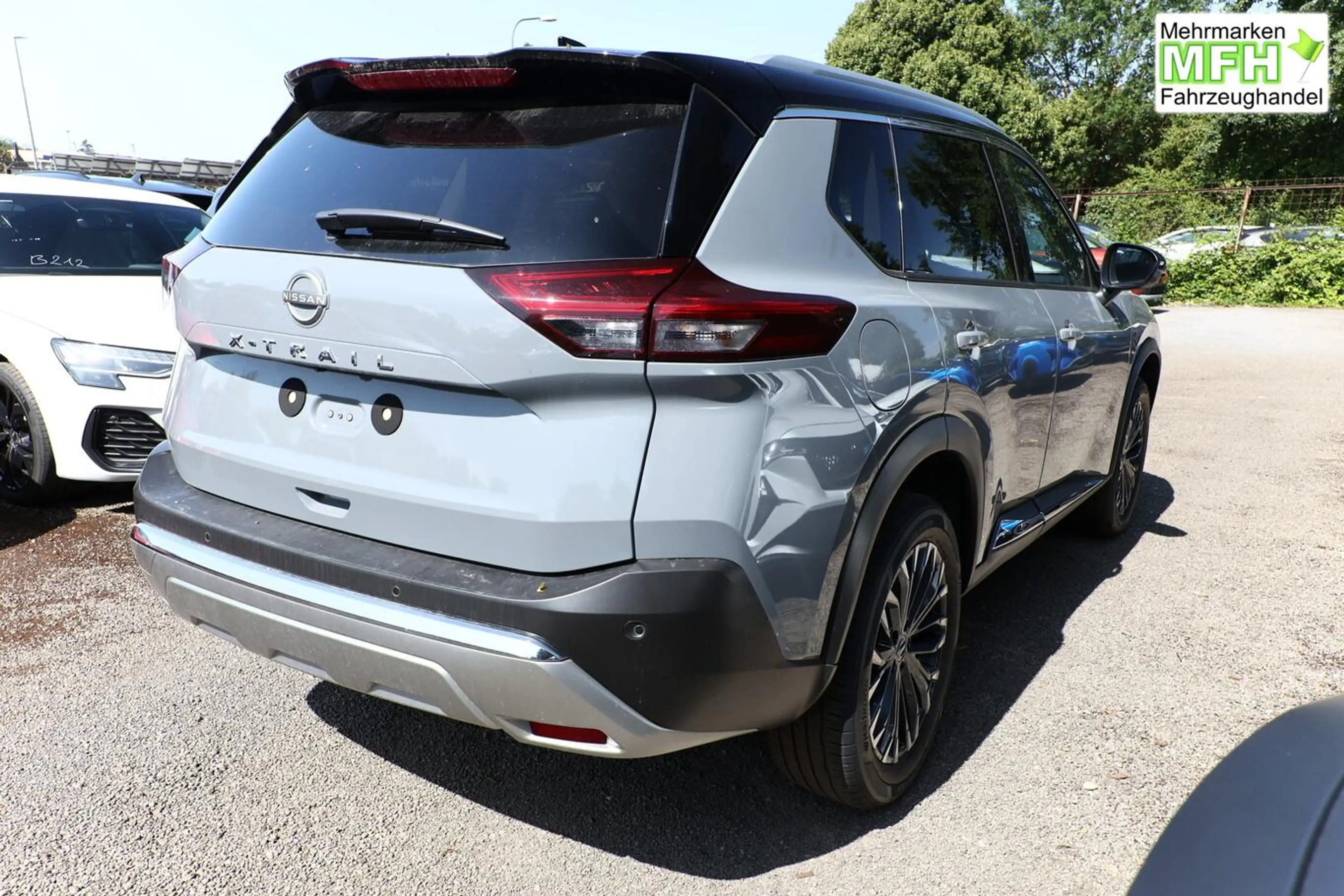 Nissan X-Trail Tekna Pano 4xSHZ HUD PrivG LED 360° Nav 120 kW ... — photo 2