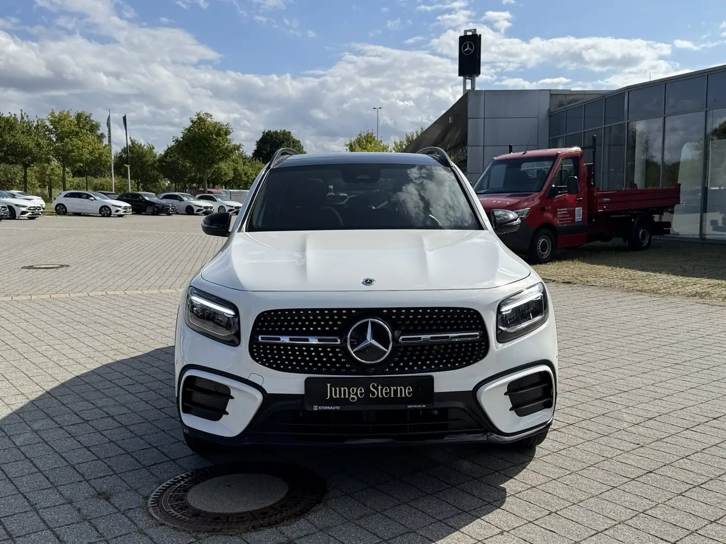 Mercedes-Benz GLB 200 GLB 200 AMG Line Pano RüCam LED Spur AHK 19 Zoll AMG Line Pano RüCam LED Spur AHK 19 Zoll Weiß - 2