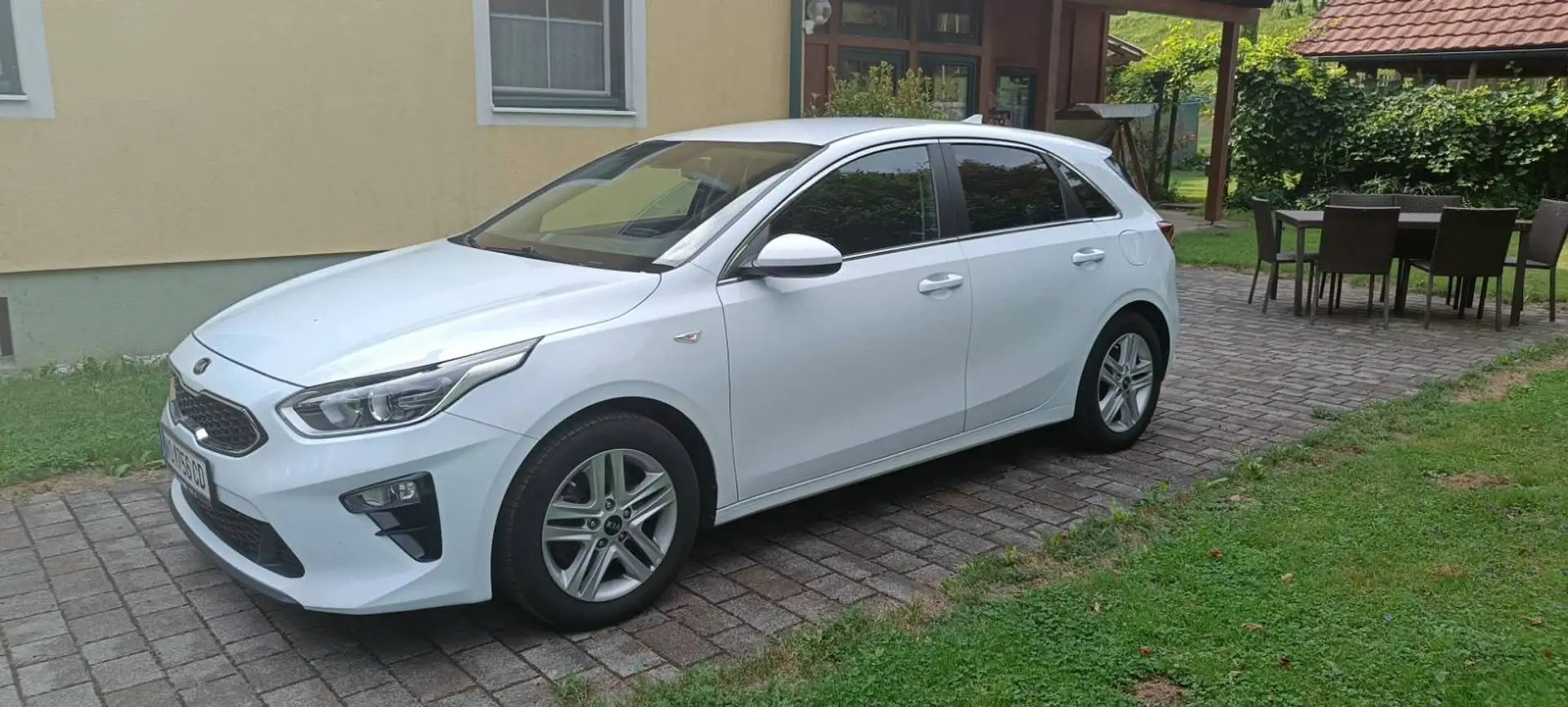 Kia Ceed / cee'd ceed 1,4 MPI Silber Silber Weiß - 1