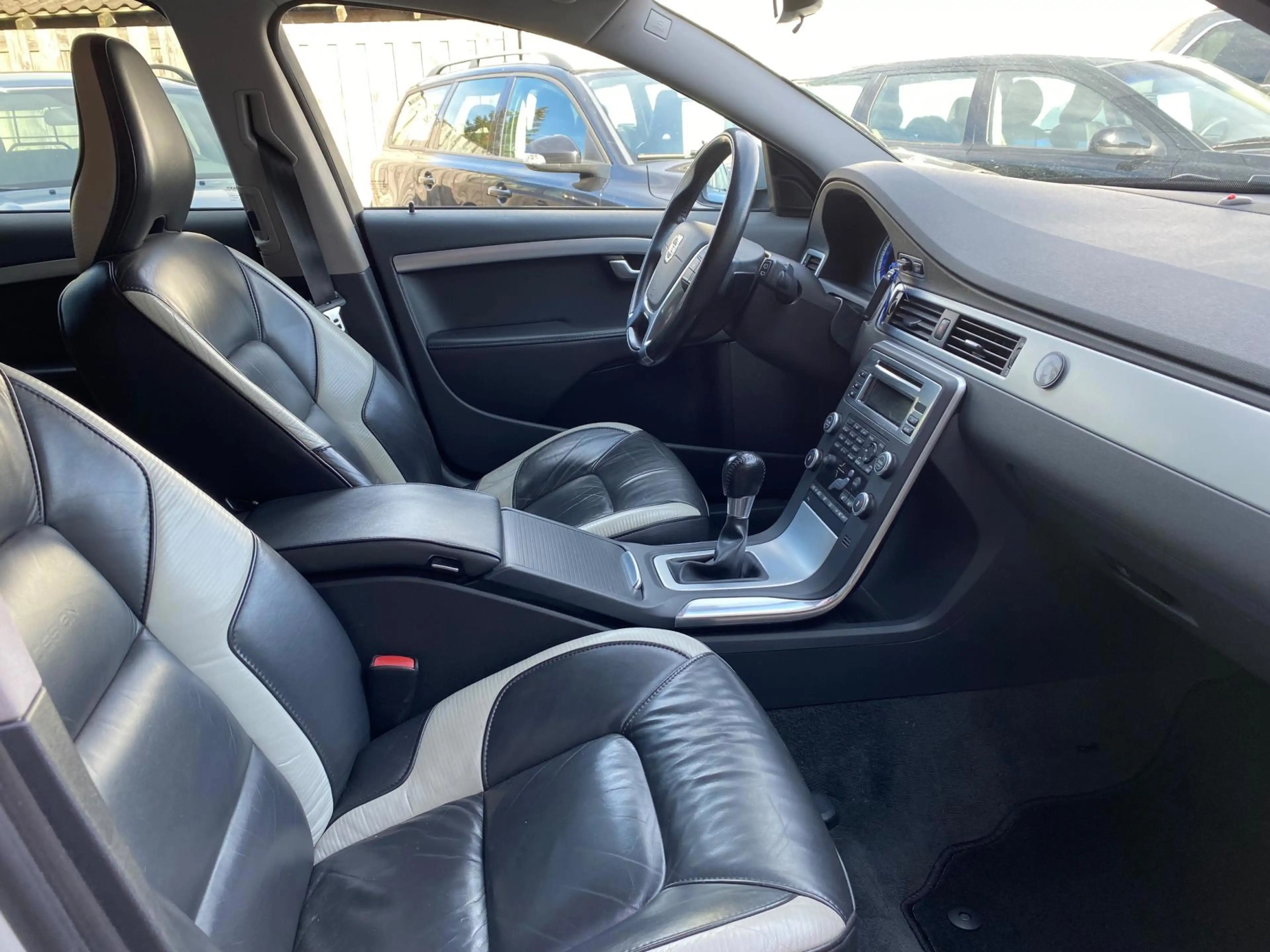 Volvo V70 2.5FT R-Design 230PK LEER / XENON / PDC / ECC — photo 8