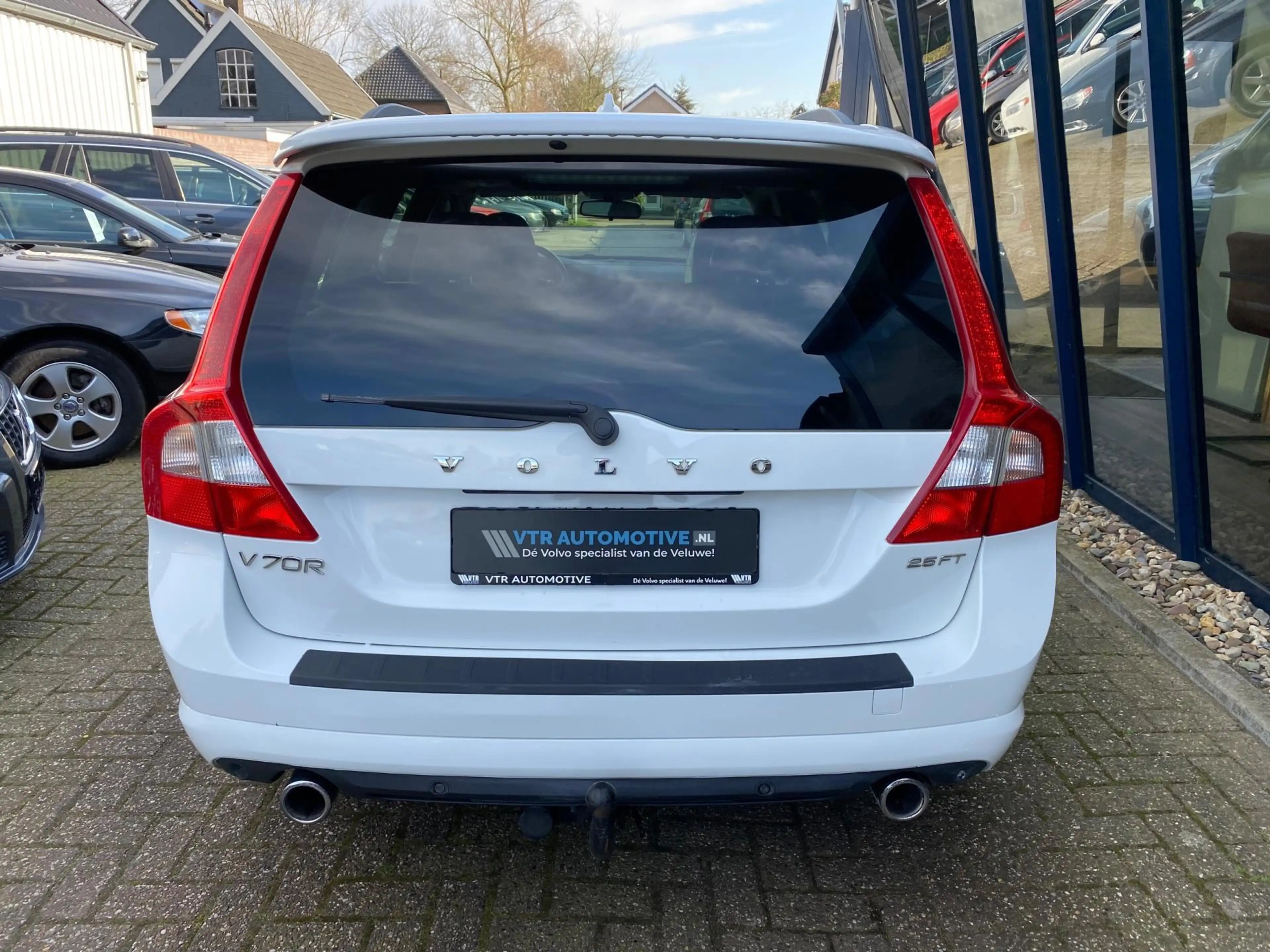 Volvo V70 2.5FT R-Design 230PK LEER / XENON / PDC / ECC — photo 3