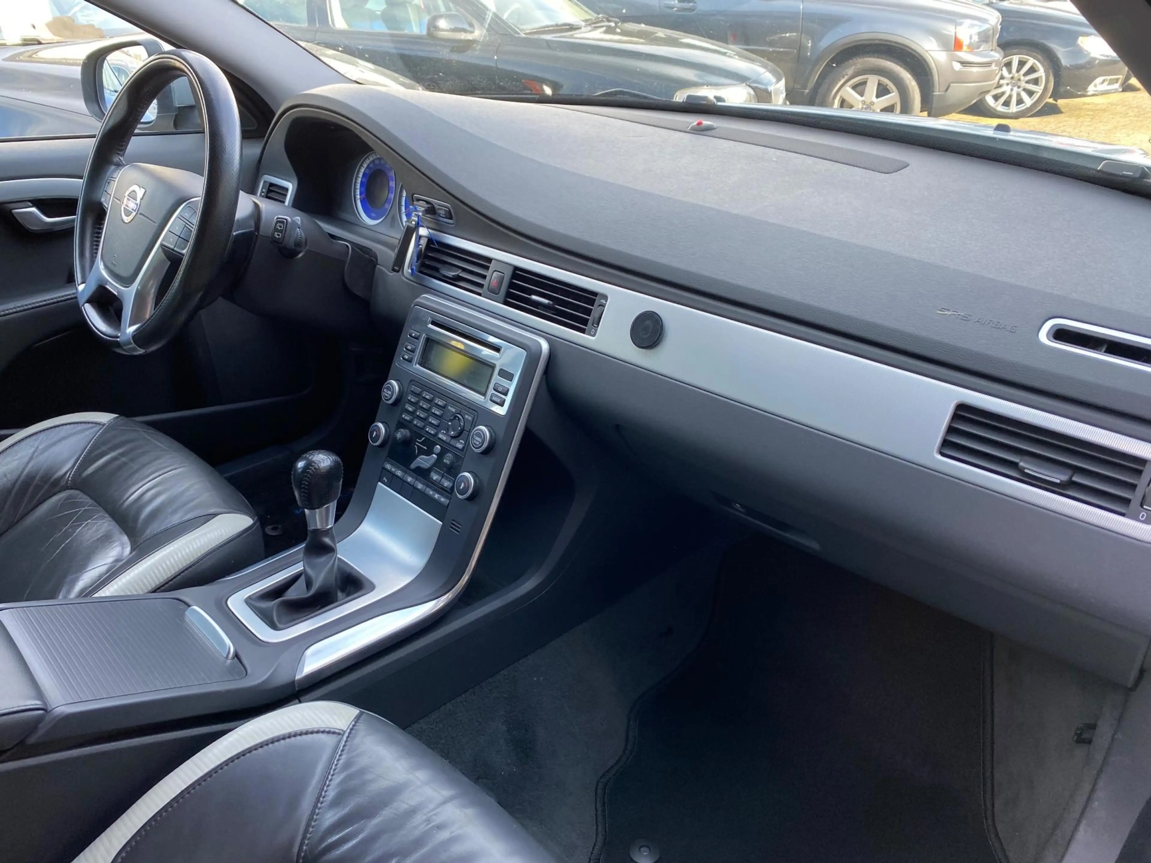 Volvo V70 2.5FT R-Design 230PK LEER / XENON / PDC / ECC — photo 9