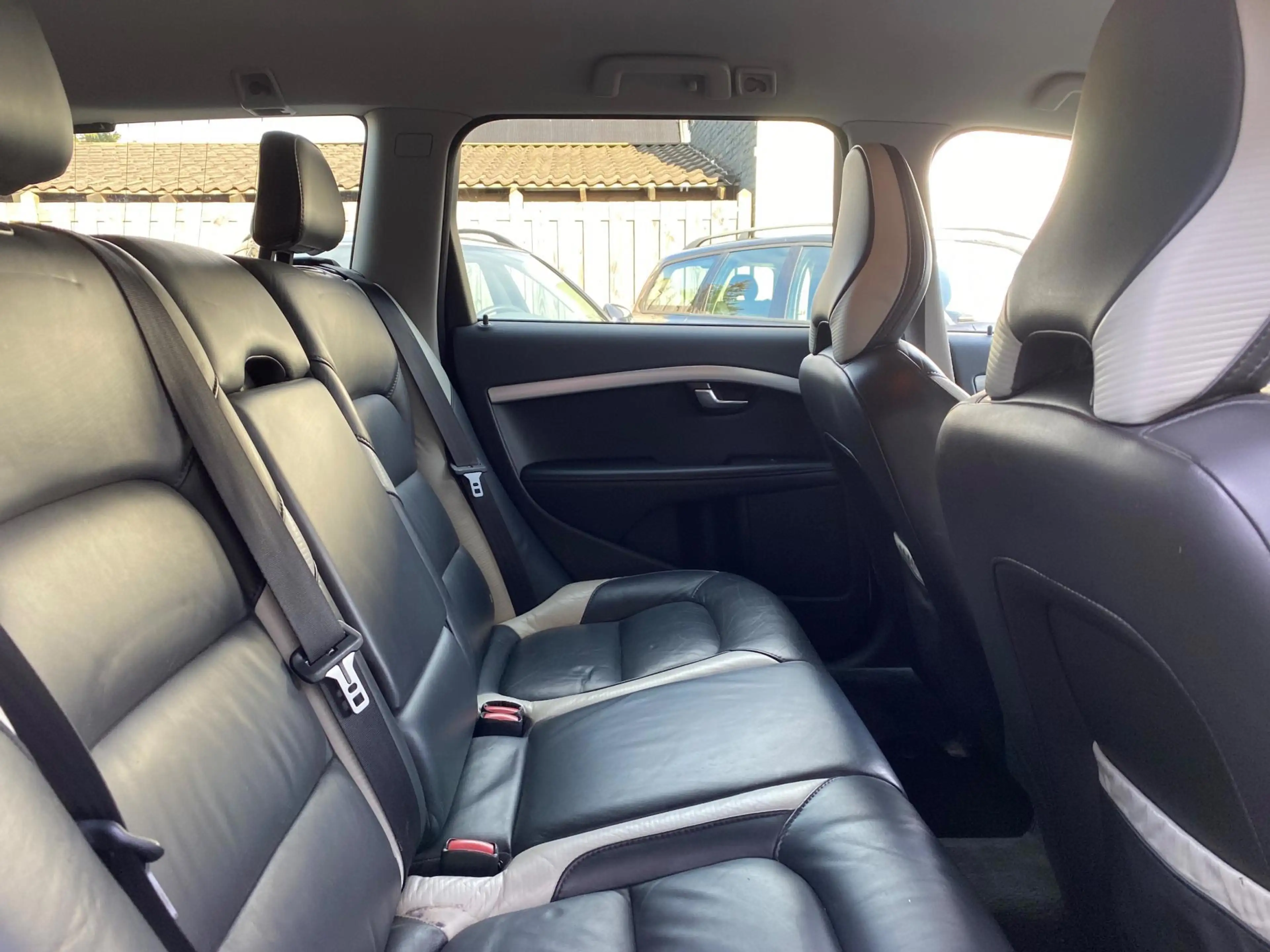 Volvo V70 2.5FT R-Design 230PK LEER / XENON / PDC / ECC — photo 10