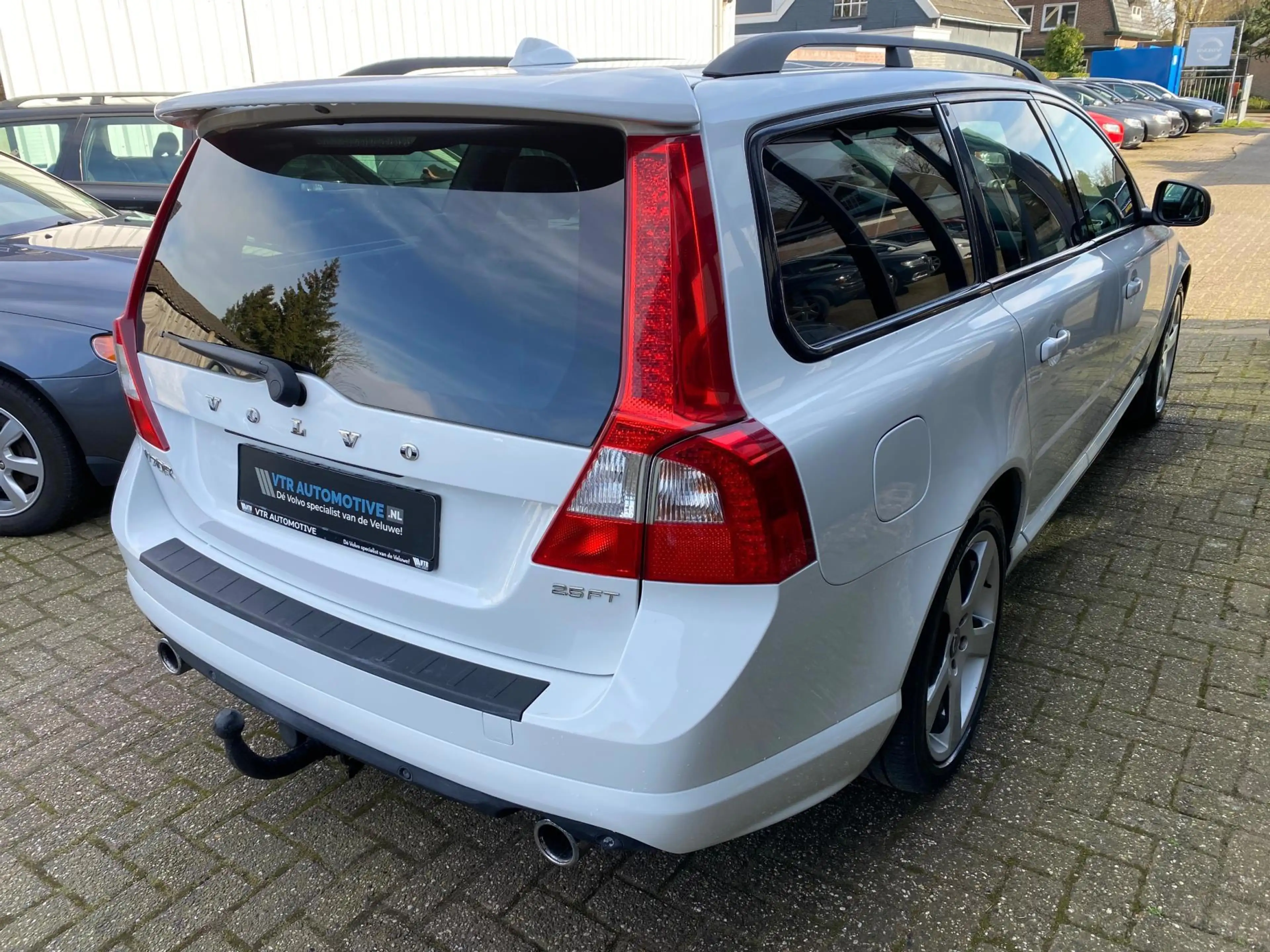 Volvo V70 2.5FT R-Design 230PK LEER / XENON / PDC / ECC — photo 4