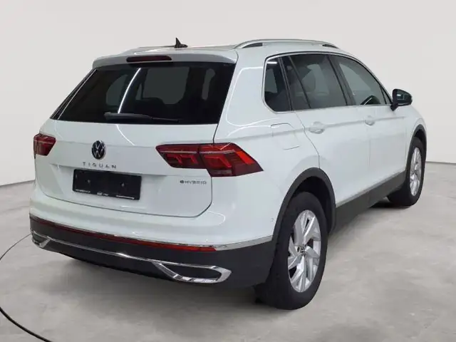 Volkswagen Tiguan view 4