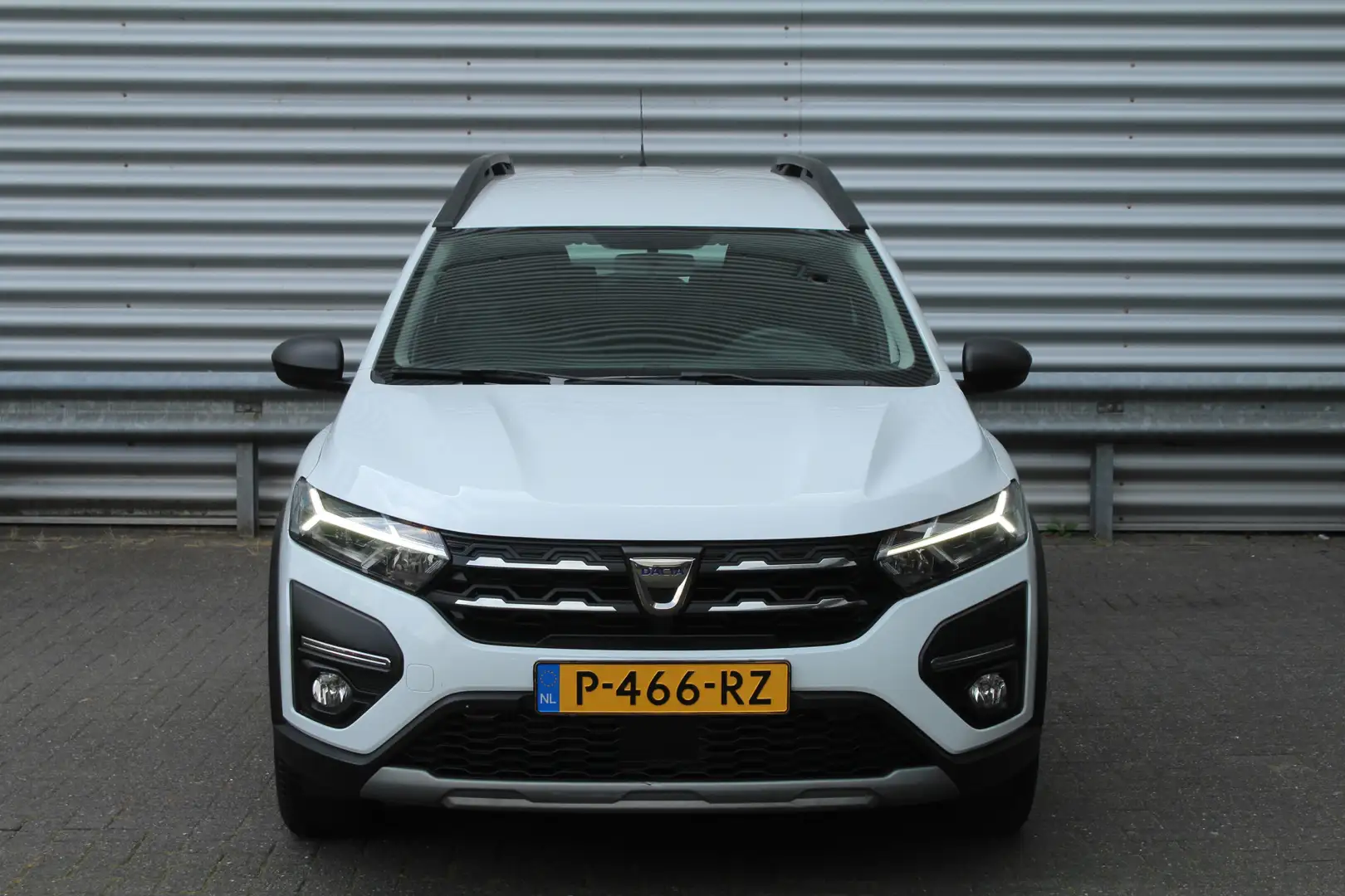 Dacia Jogger 1.0 TCe 111pk Essential 7p. NL-Auto NAP BTW Airco Wit - 2