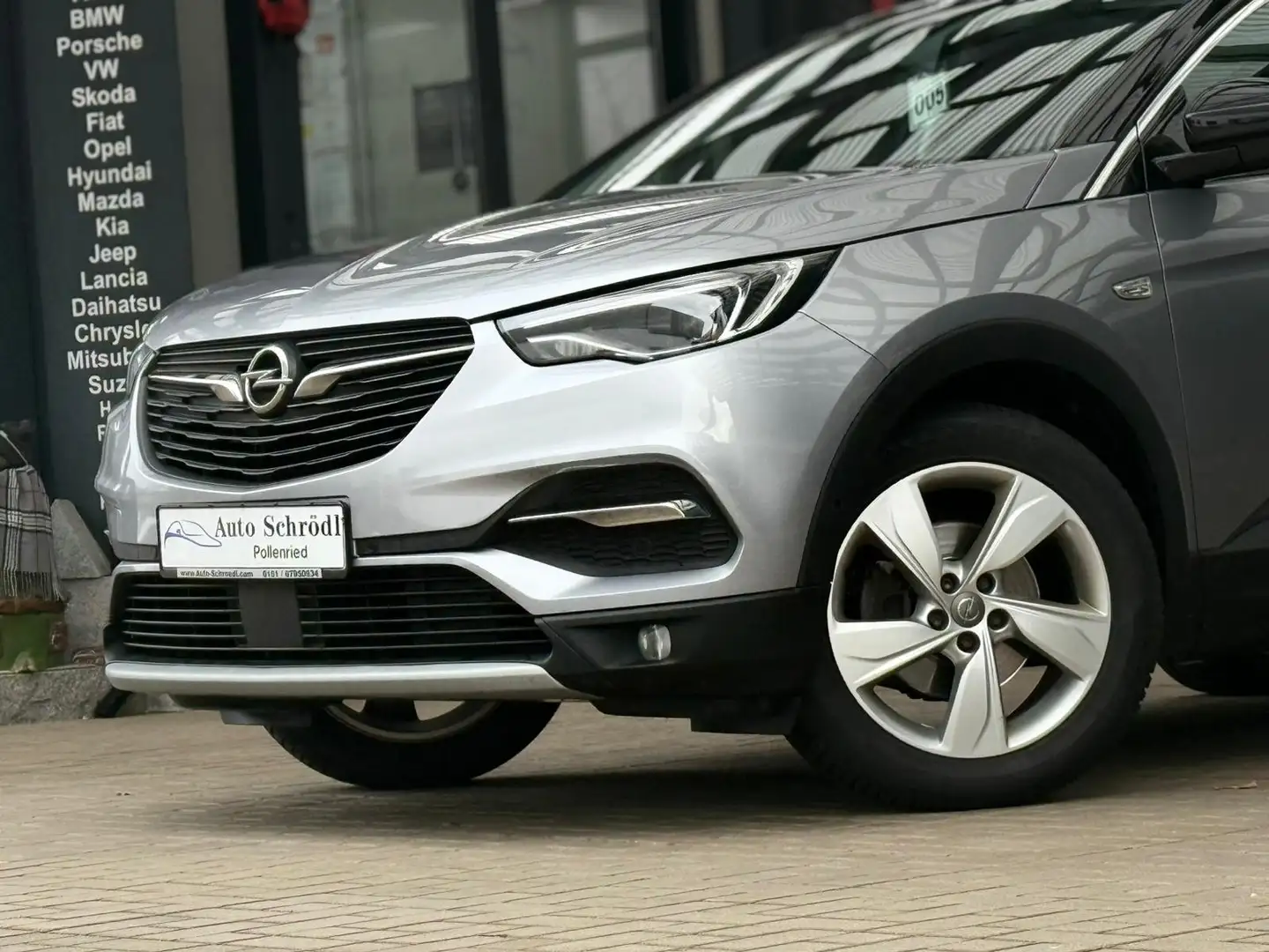 Opel Grandland X Innovation 1.5 D, AHK, Pano, AFL, Tot-W, Navi, LED Silber - 2