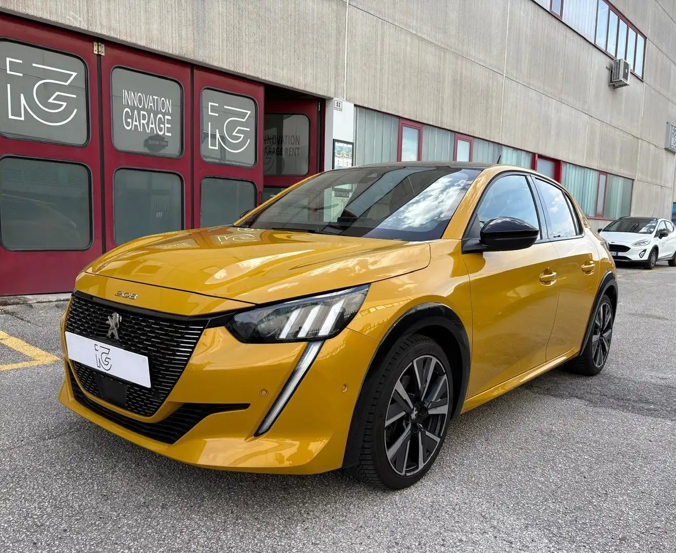 Peugeot 208 1.5 bluehdi GT Line s Gold - 1