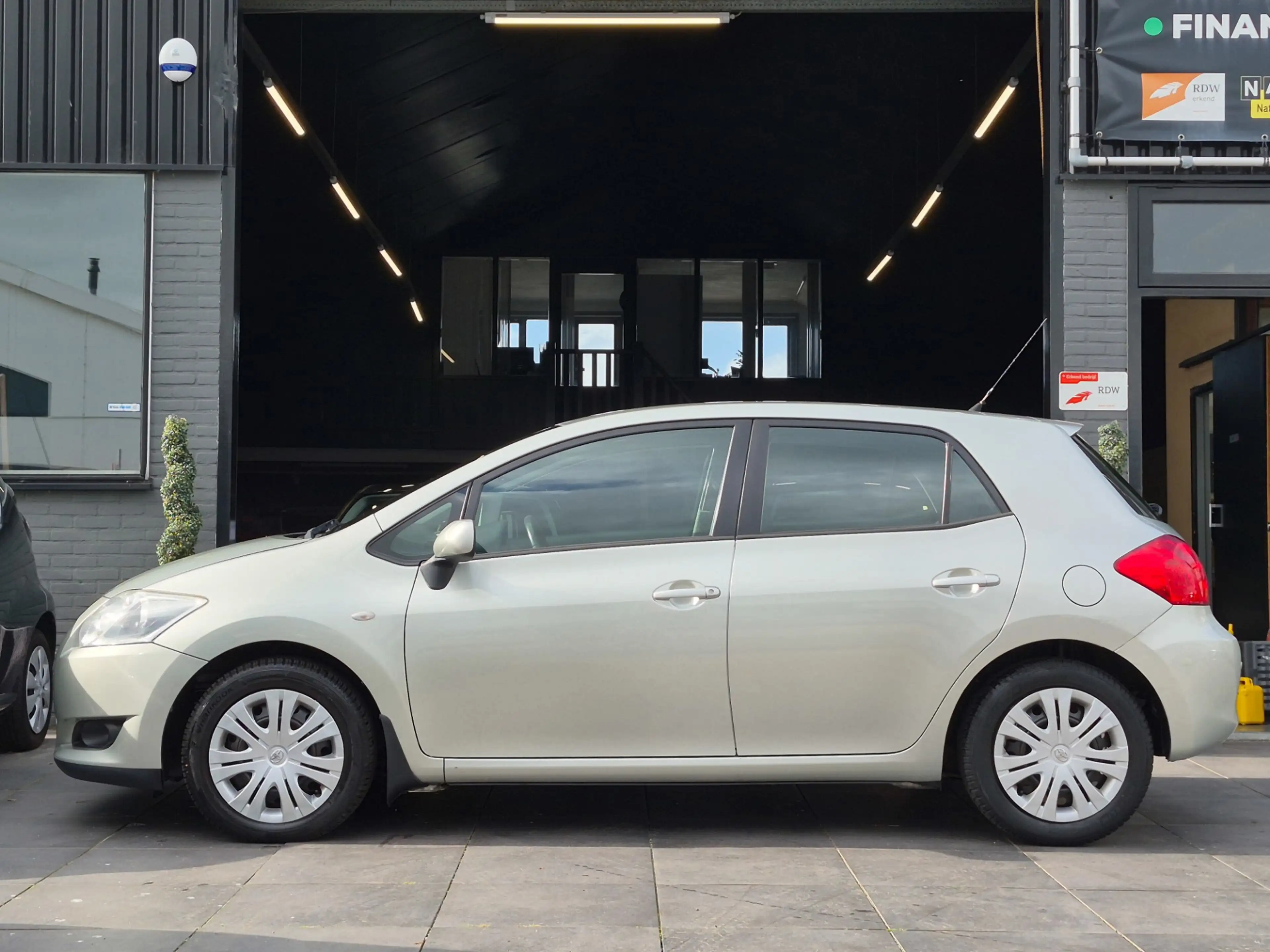 Toyota Auris 1.6-16V Sol|Automaat|Airco|El Pakket|Trekhaak| — photo 11