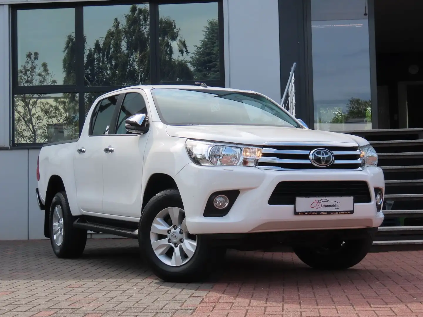 Toyota Hilux 2.4 D-4D-F Double Cab 4x4 Euro 6 Weiß - 1