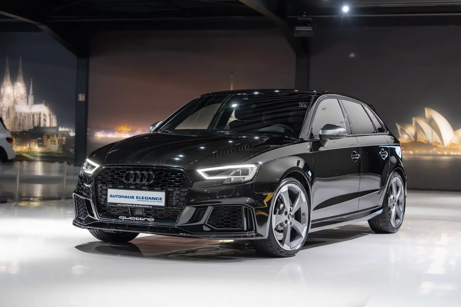 Audi RS3 Sportback 2.5 TFSI quattro*B&O*MATRIX-LED* Schwarz - 1