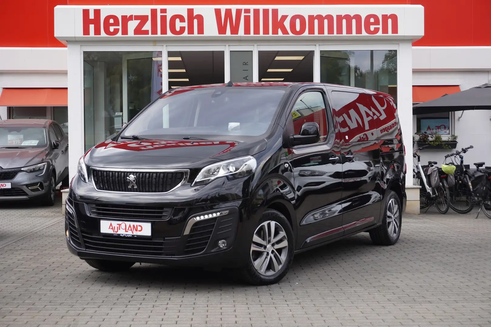 Peugeot Traveller 2.0 Blue-HDi Business VIP L2 Aut. AHK Zwart - 2