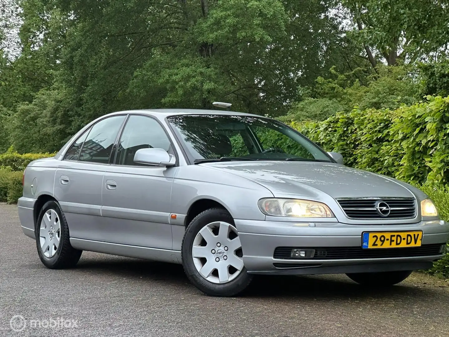 Opel Omega 2.2i-16V Sport/NAP/1e EIG/LMV/TREKHAAK/AUTOMAAT Grau - 2