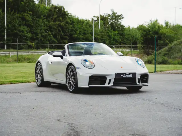 Porsche 911 view 7