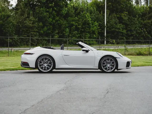 Porsche 911 view 9