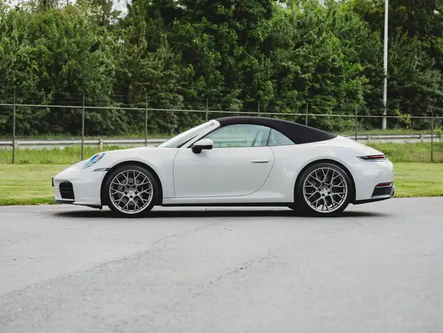 Porsche 911 view 11