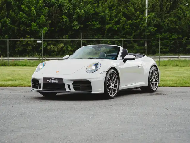 Porsche 911 view 8