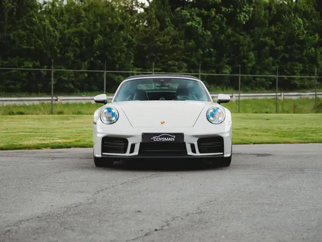 Porsche 911 view 2