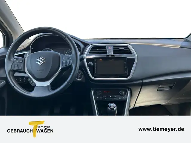 Suzuki SX4 S-Cross view 12