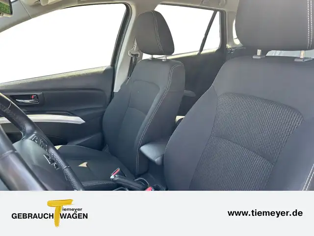 Suzuki SX4 S-Cross view 10