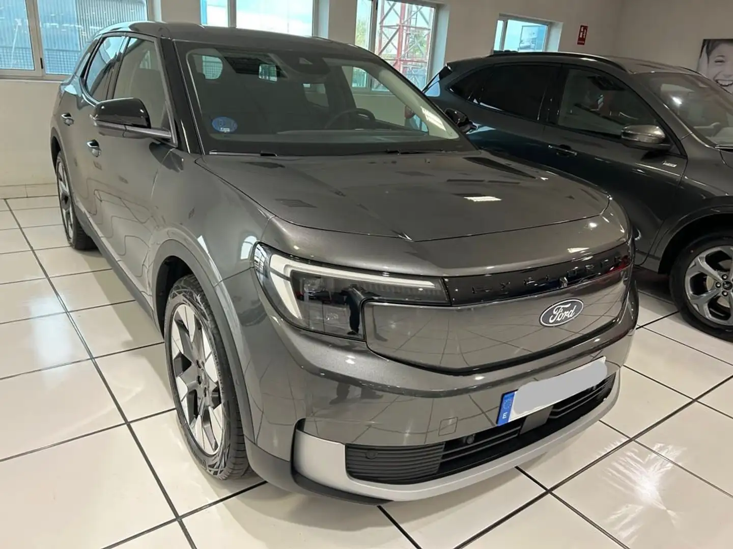 Ford Explorer RWD Rango Extendido Premium 77kWh Gris - 1