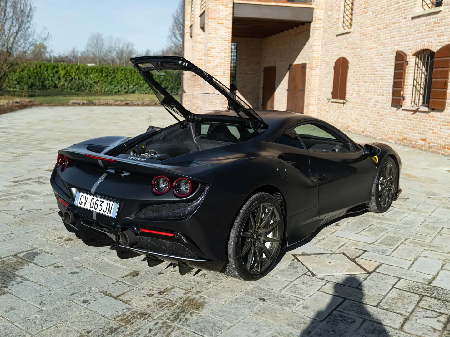 Ferrari F8 Tributo Negro - 2