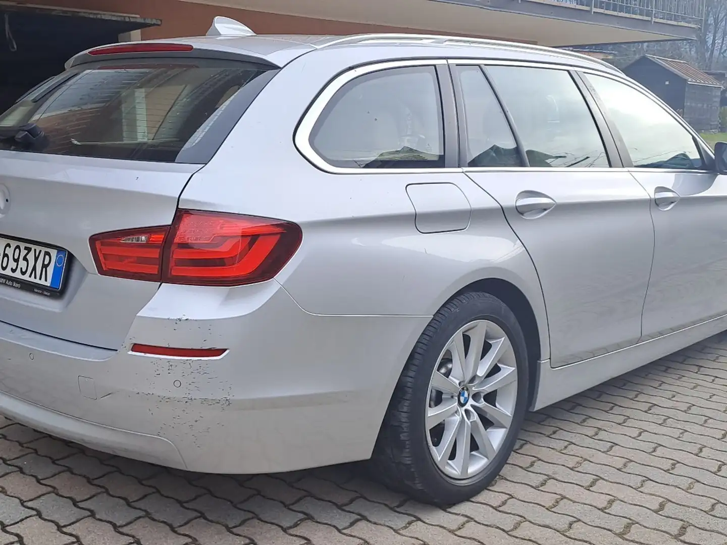 BMW 530 530d Touring xdrive Business auto siva - 1