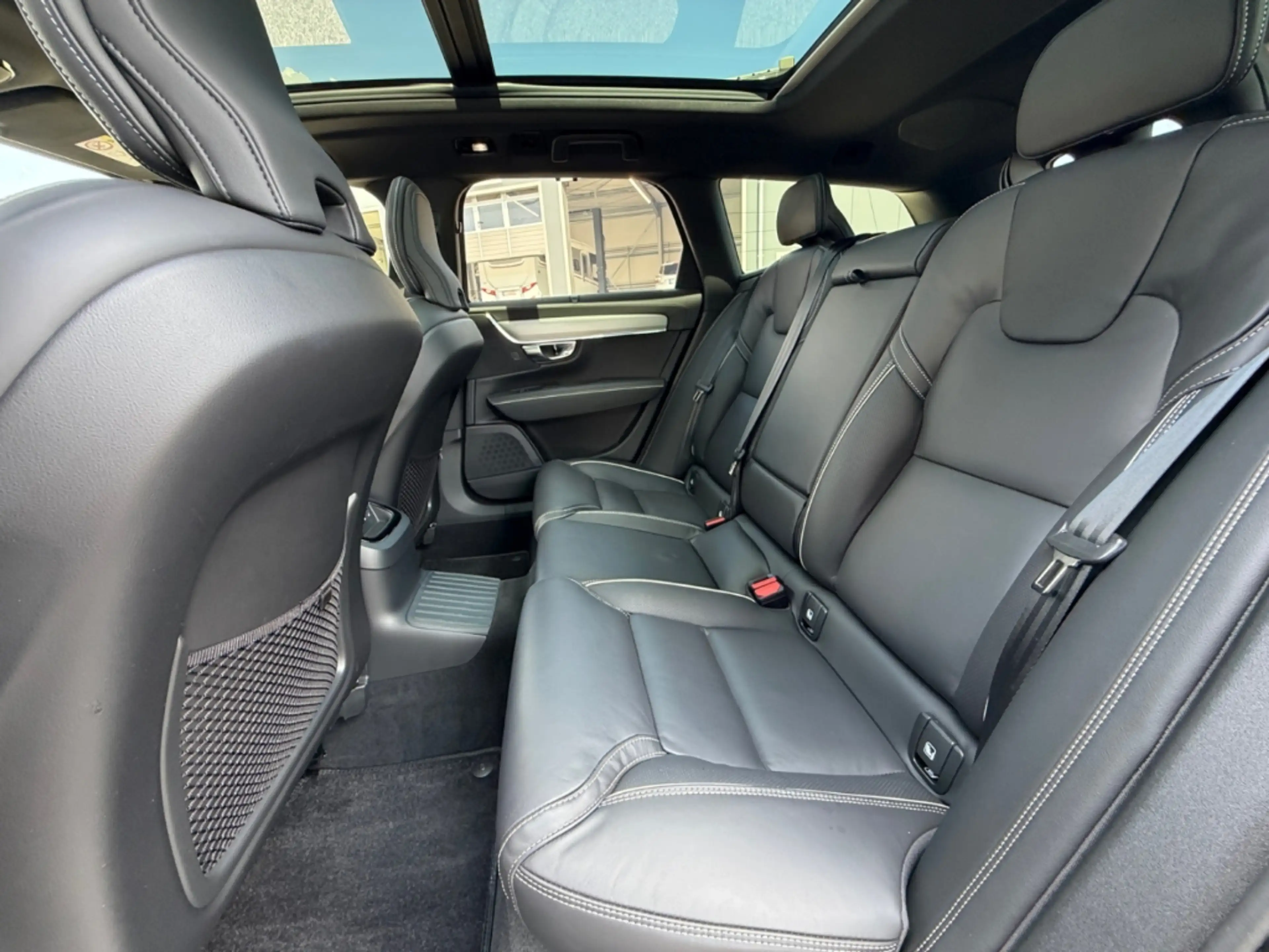 Volvo V90 Ultra Dark Recharge AWD StandHZG HUD Luftfahrwerk — photo 12