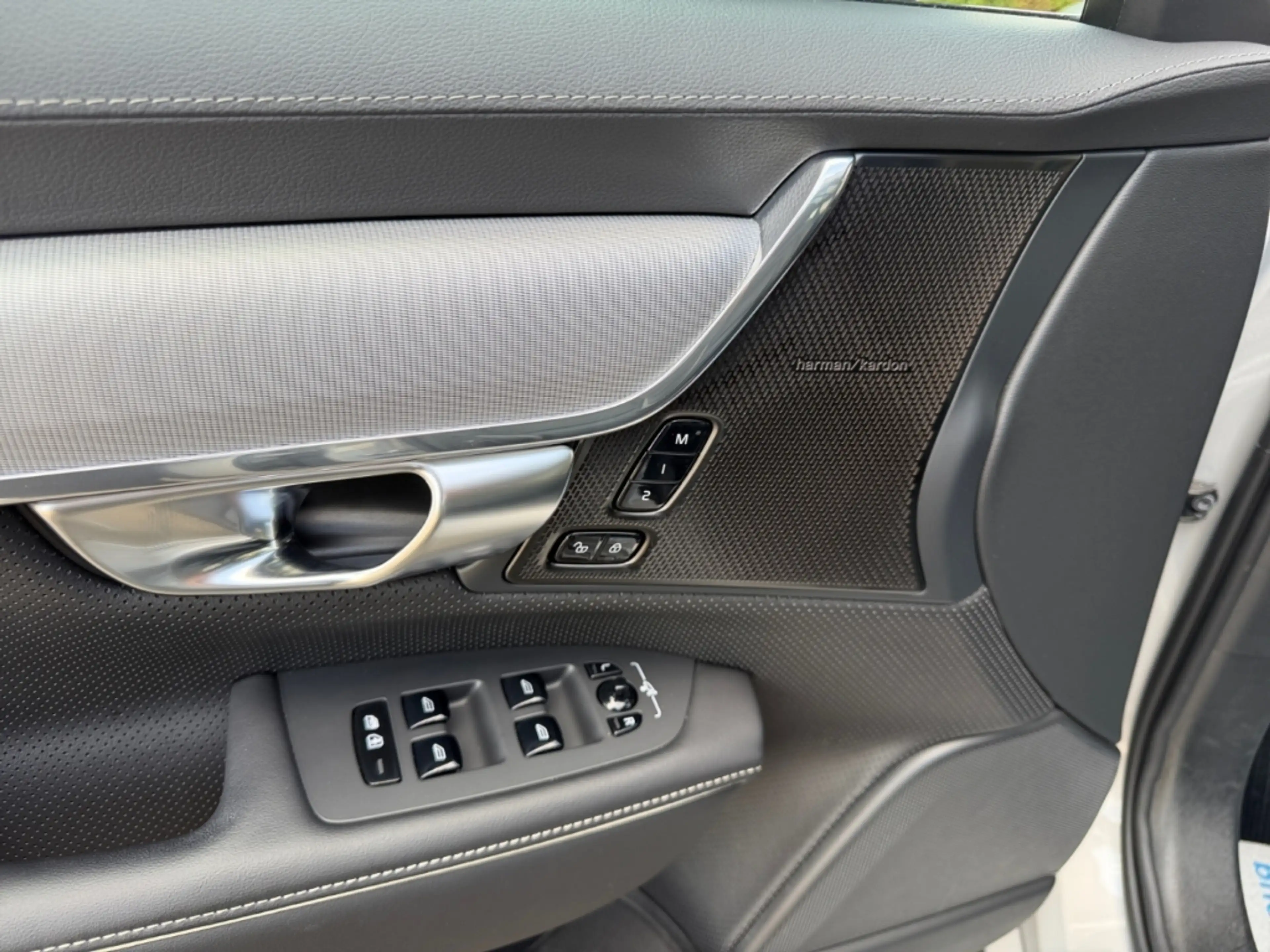 Volvo V90 Ultra Dark Recharge AWD StandHZG HUD Luftfahrwerk — photo 14