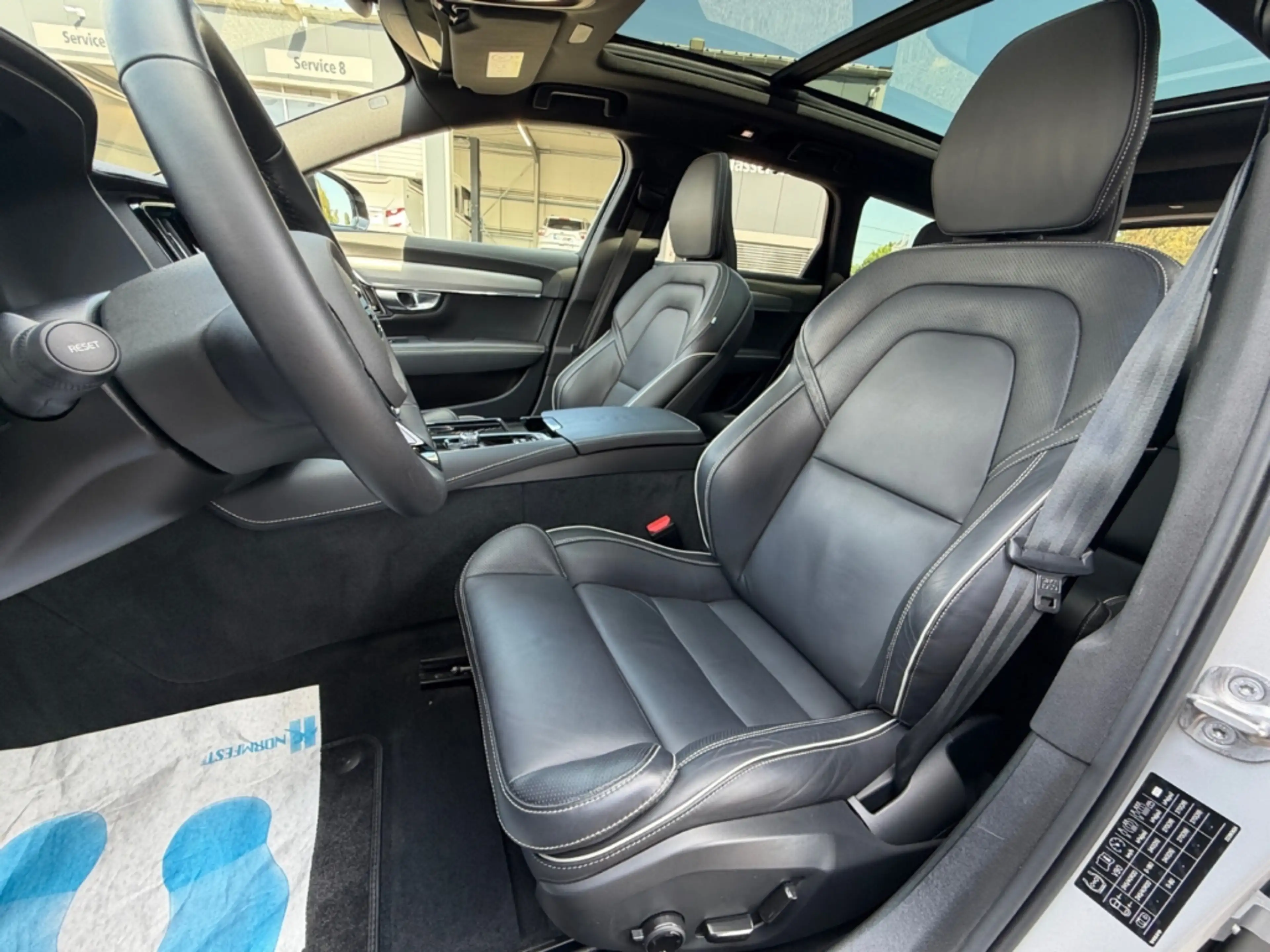 Volvo V90 Ultra Dark Recharge AWD StandHZG HUD Luftfahrwerk — photo 11