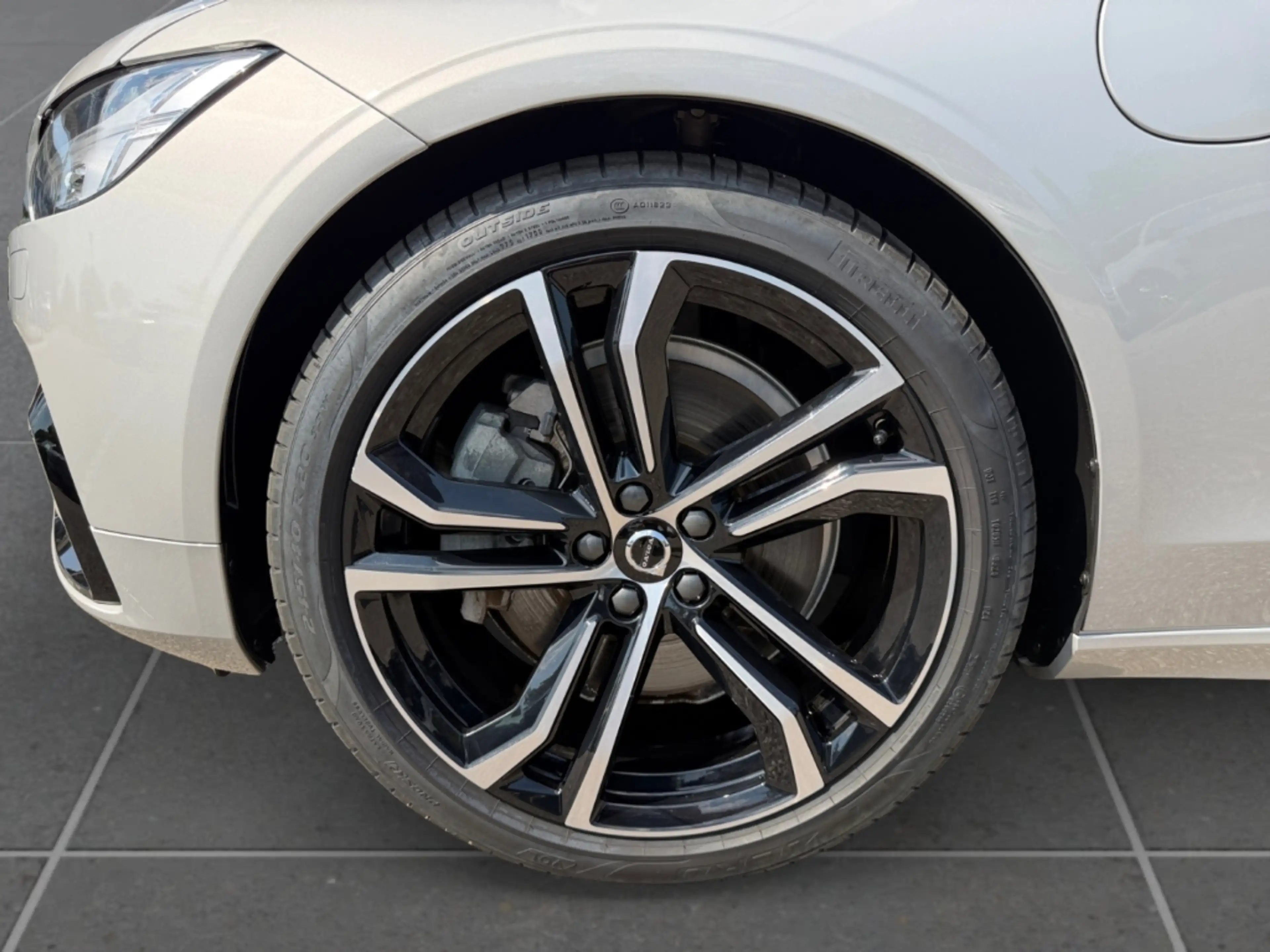 Volvo V90 Ultra Dark Recharge AWD StandHZG HUD Luftfahrwerk — photo 9