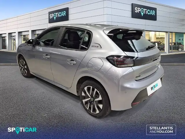 Peugeot 208 view 5
