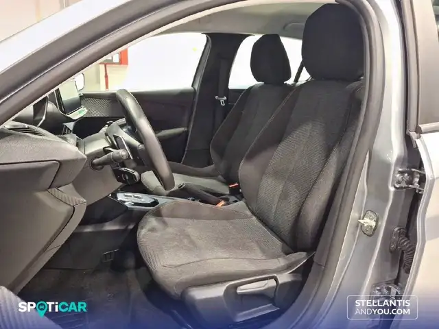 Peugeot 208 view 9
