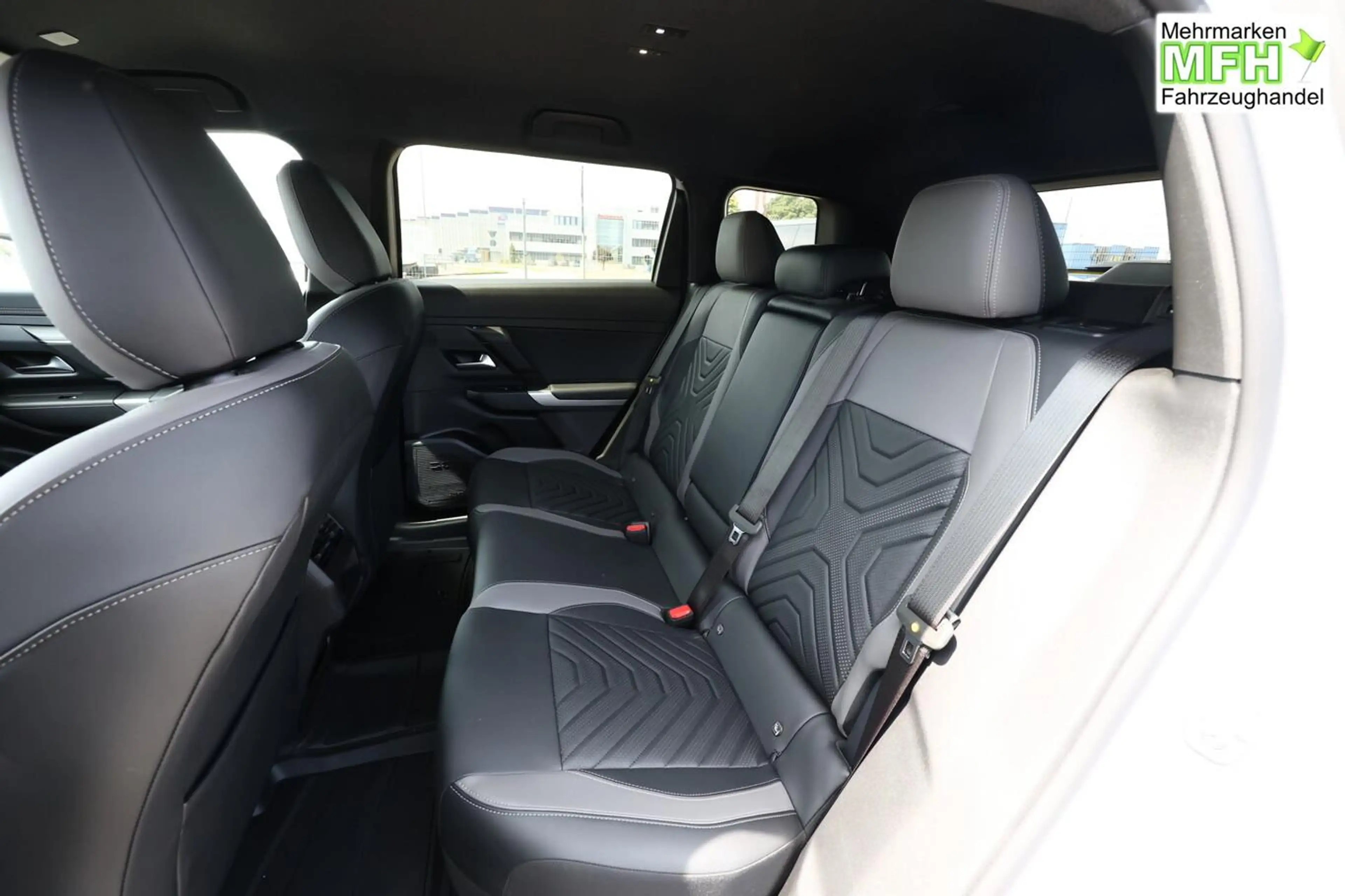 Jeep Compass First Edition 74kWh Nav HUD Focal Matrix 157 kW... — photo 9
