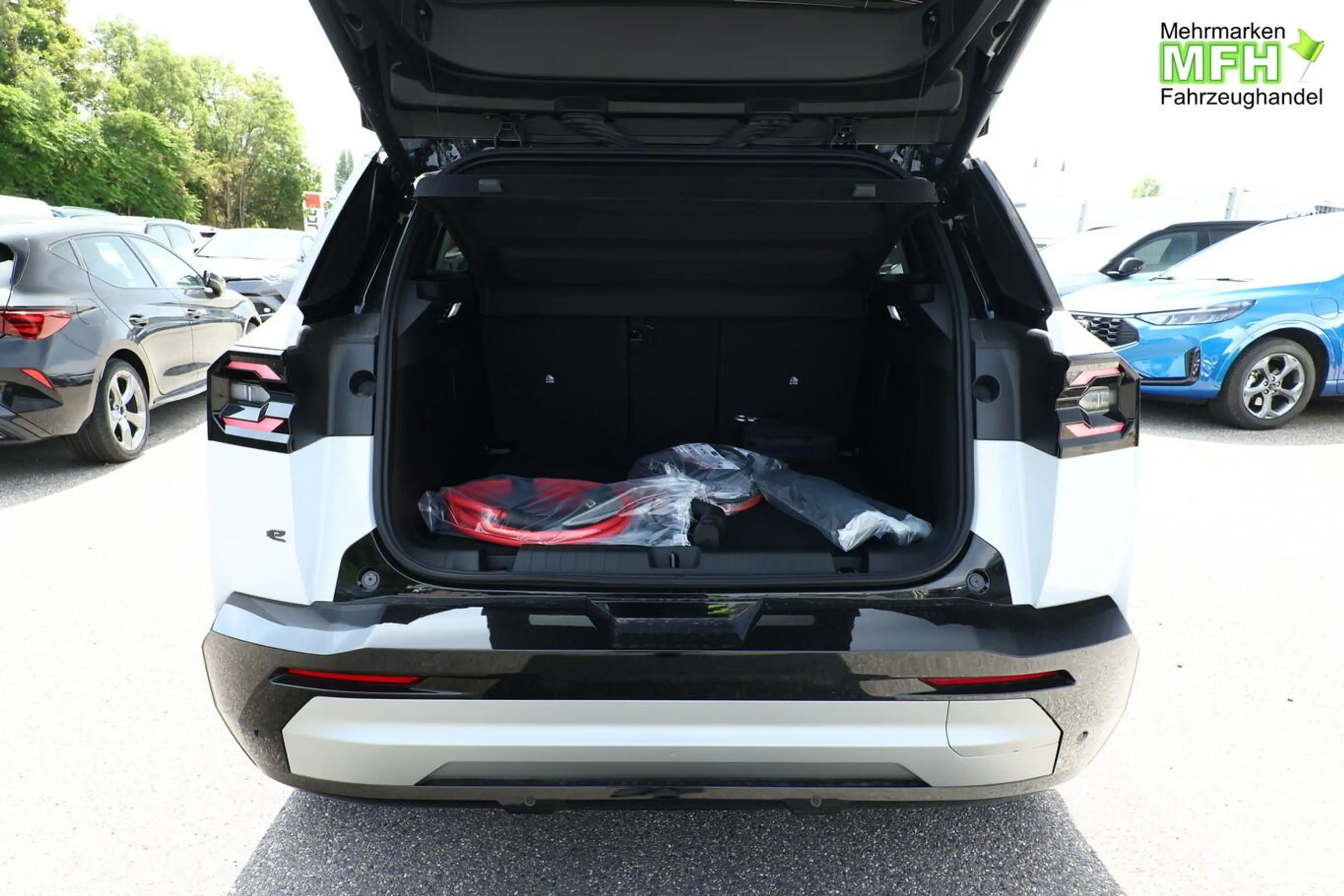 Jeep Compass First Edition 74kWh Nav HUD Focal Matrix 157 kW... — photo 10