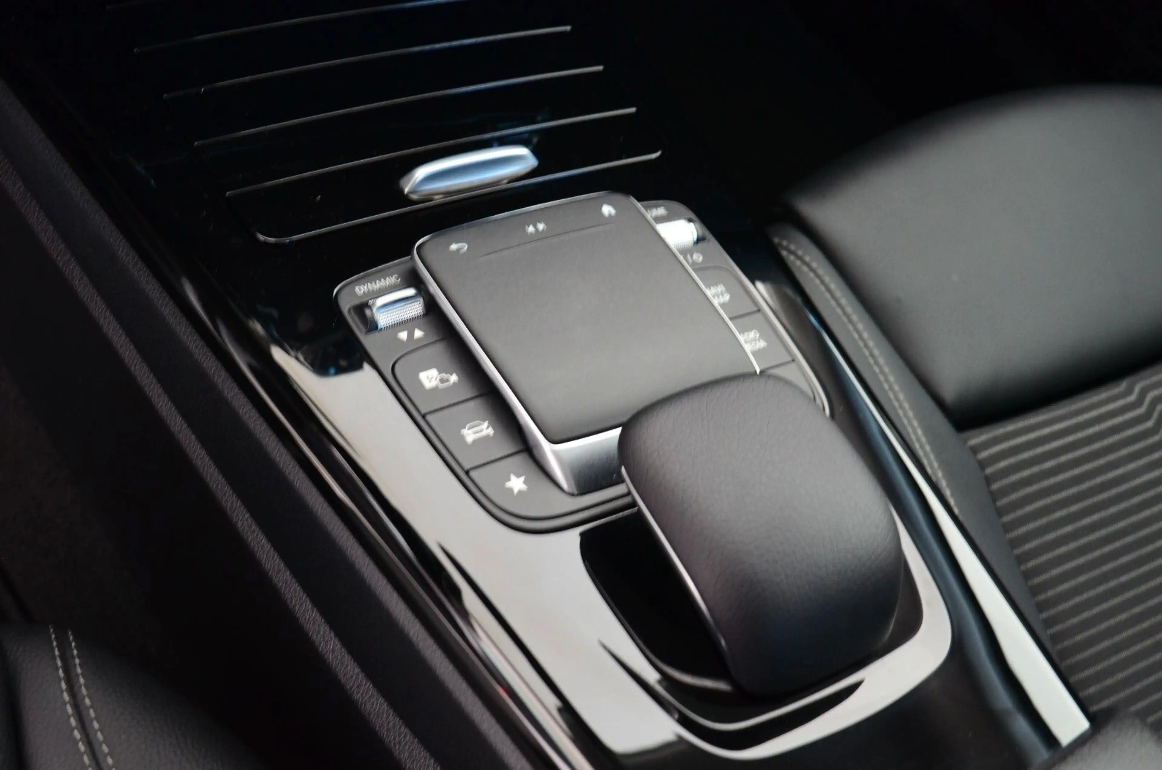 Mercedes-Benz A 200 d Sport | LED | Navi | PDC | 17`Alu — photo 16