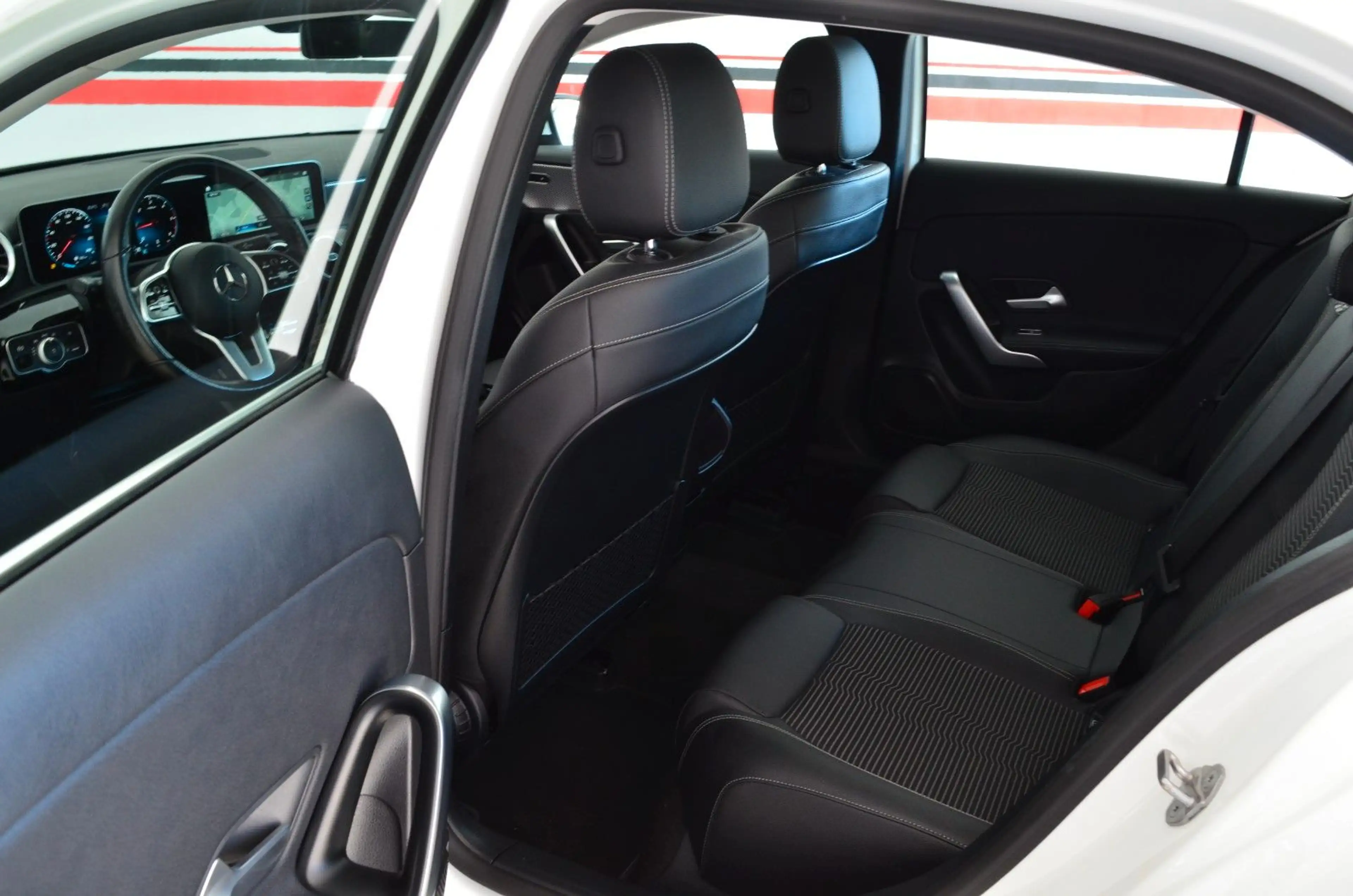 Mercedes-Benz A 200 d Sport | LED | Navi | PDC | 17`Alu — photo 5