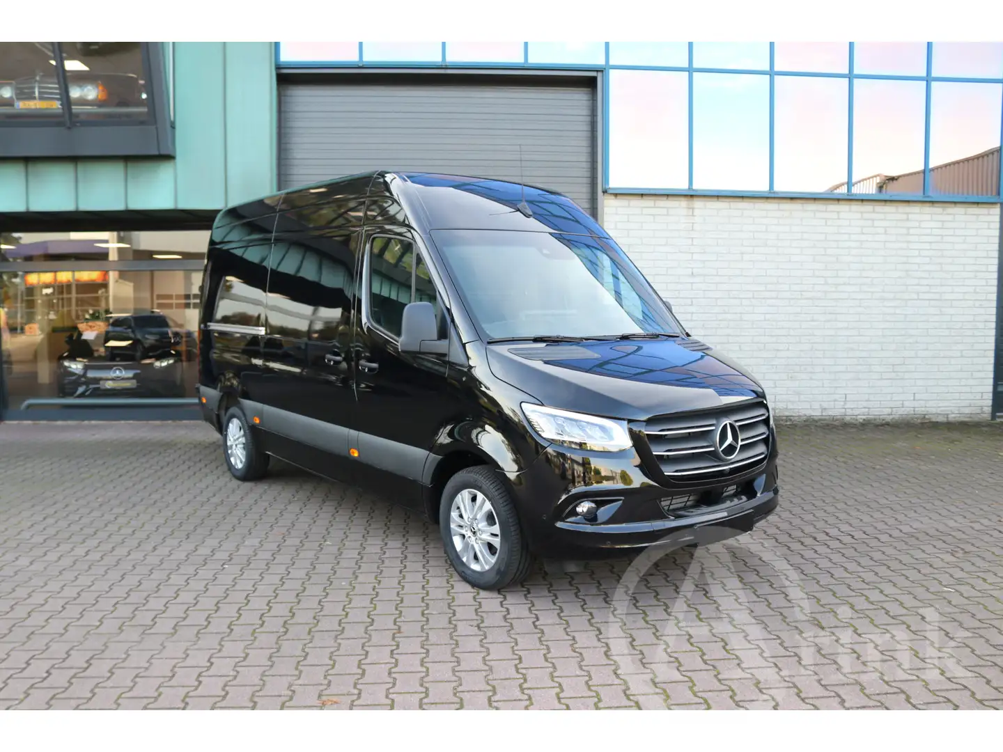 Mercedes-Benz Sprinter 319 CDI L2H2 BPM vrij 360° ALARM KL3 DISTRONIC MBU Zwart - 1