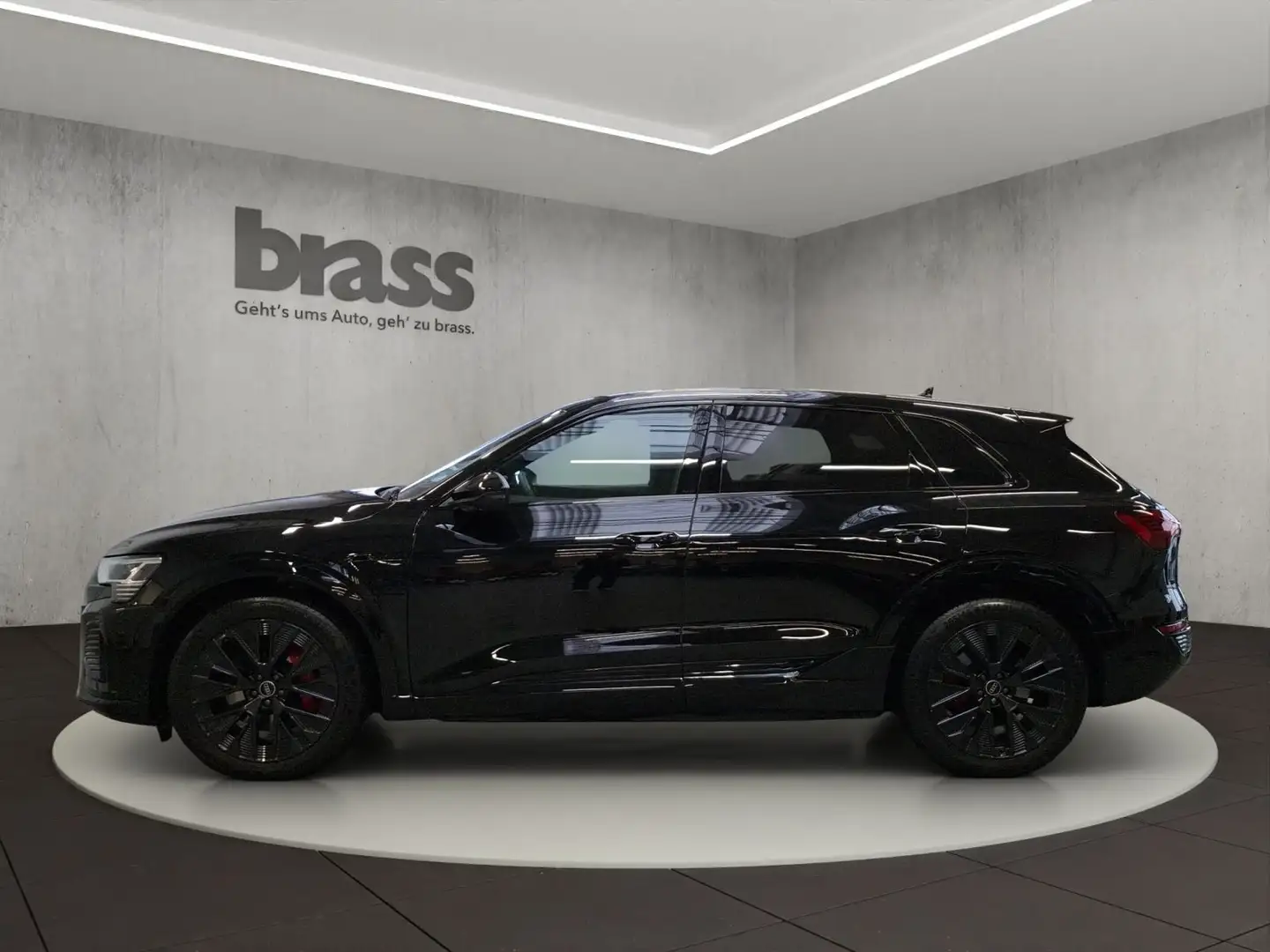 Audi Q8 e-tron S line 55 quattro 300 kW Schwarz - 2