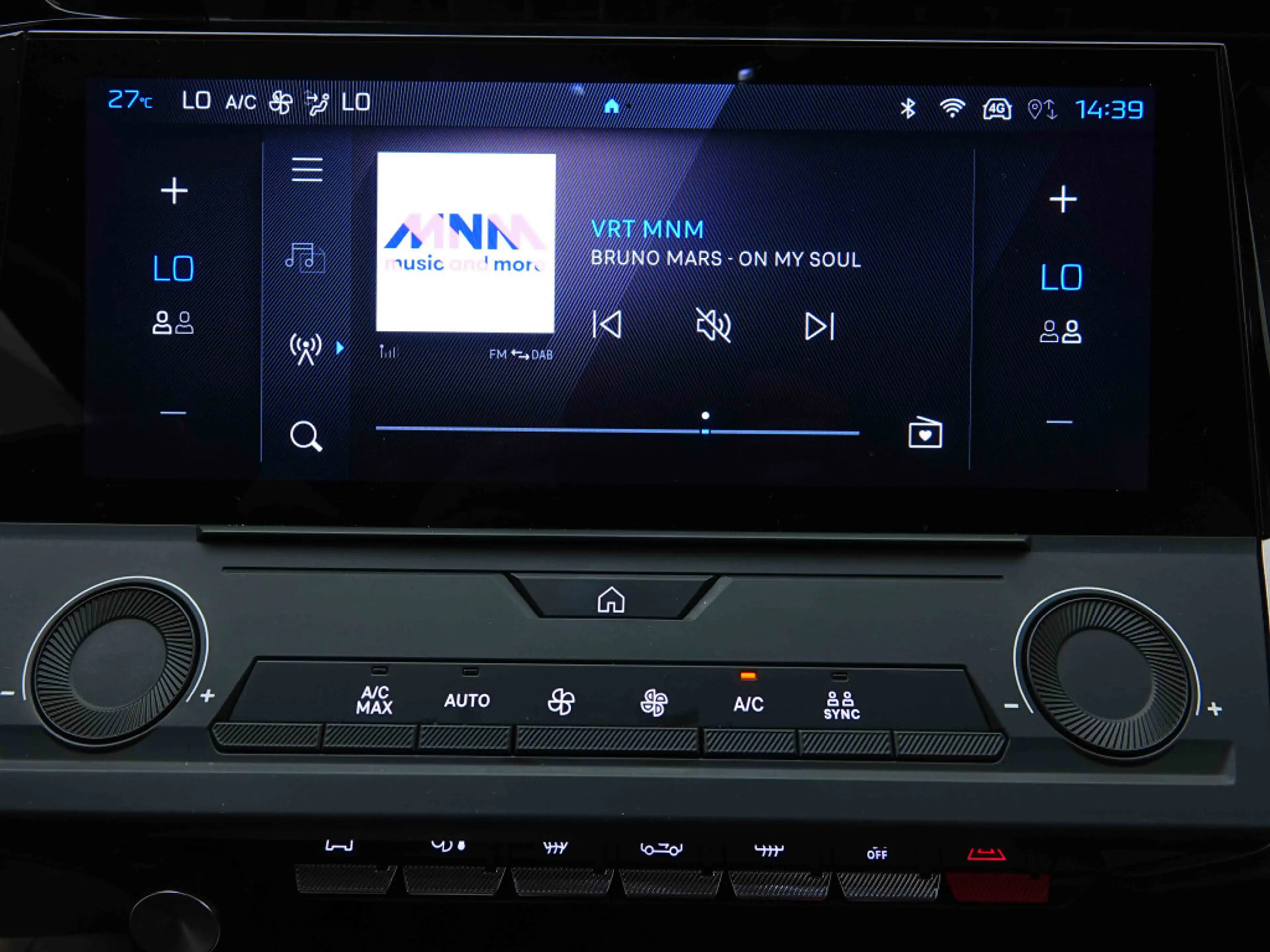 Peugeot 408 PHEV 225 | EV Range 60km | Allure | GPS | LED | Keyless | Camera — photo 10