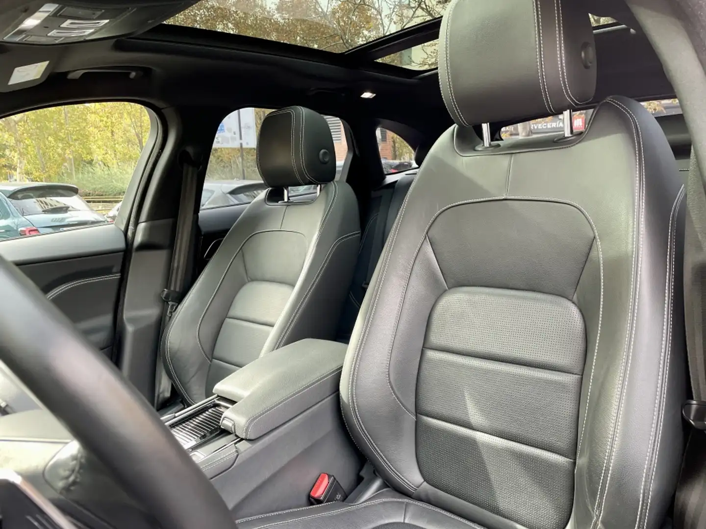 Jaguar F-Pace 2.0i4D R-Sport Aut. AWD 240 Rojo - 2