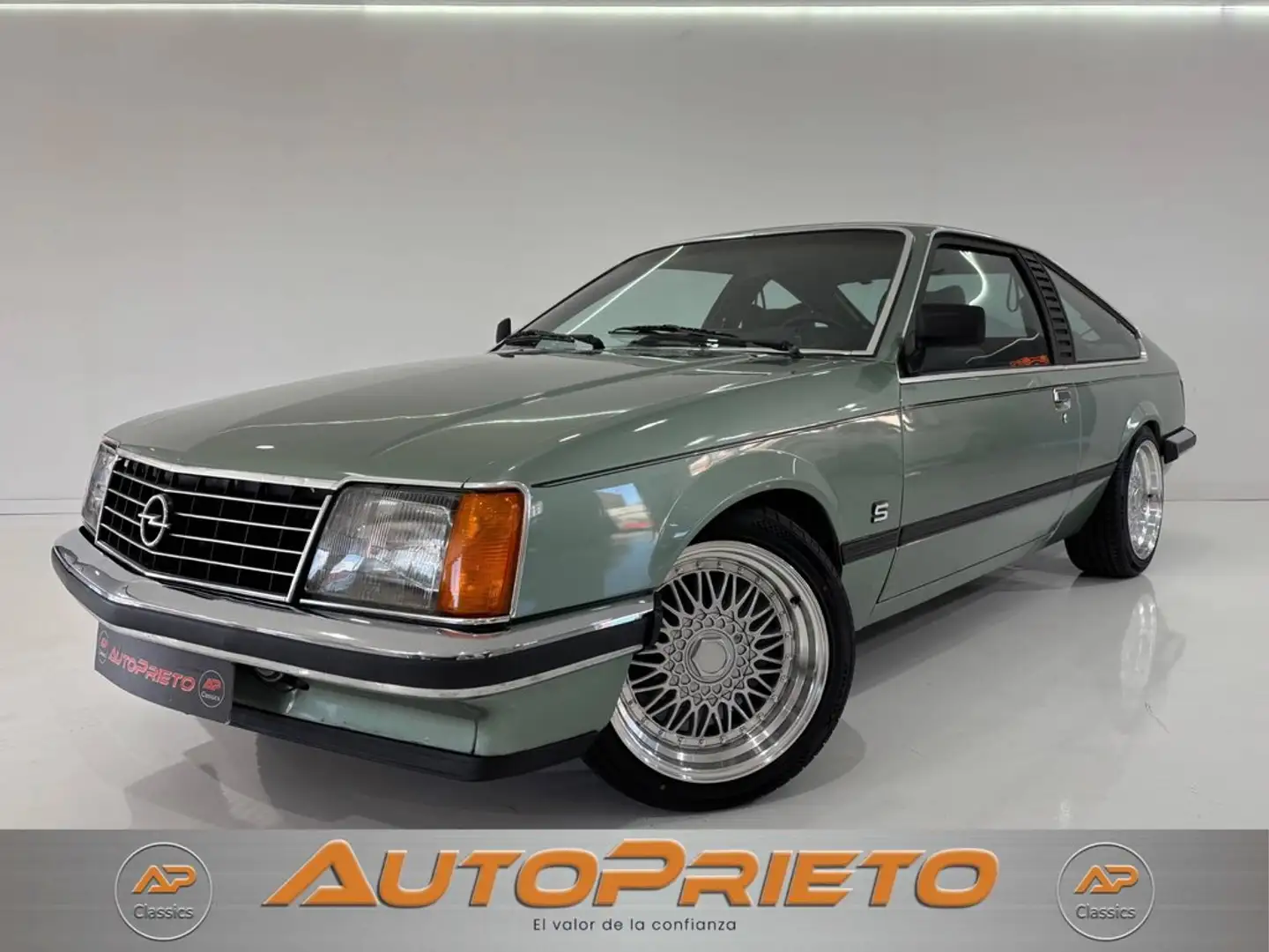 Opel Monza 3.0i Grün - 1