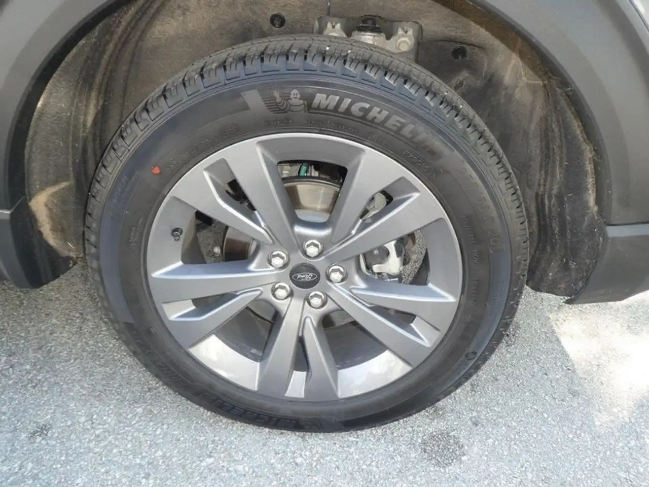 Ford Explorer photo Ford Explorer